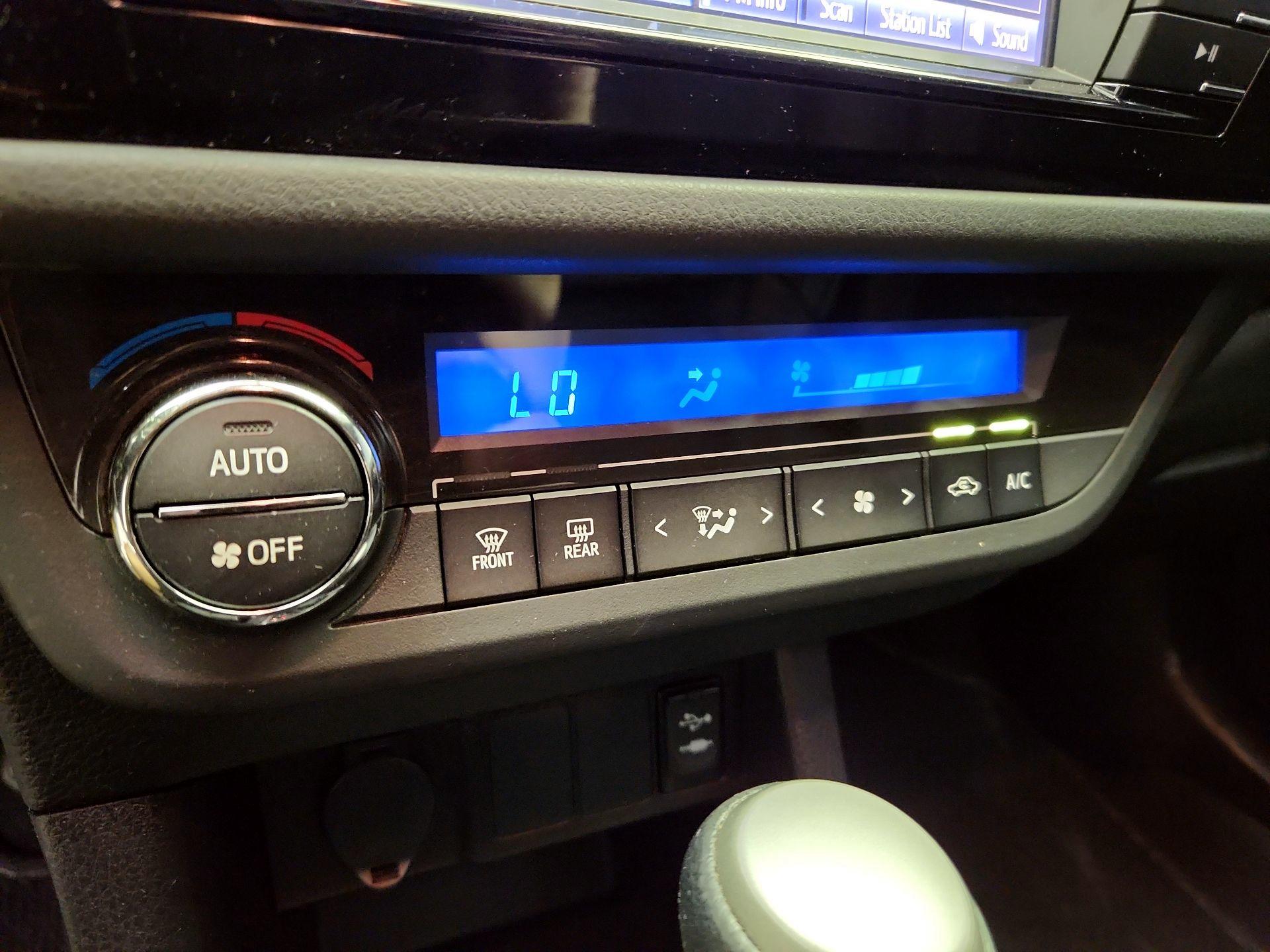 Thumbnail: 2016 Toyota Corolla - 16