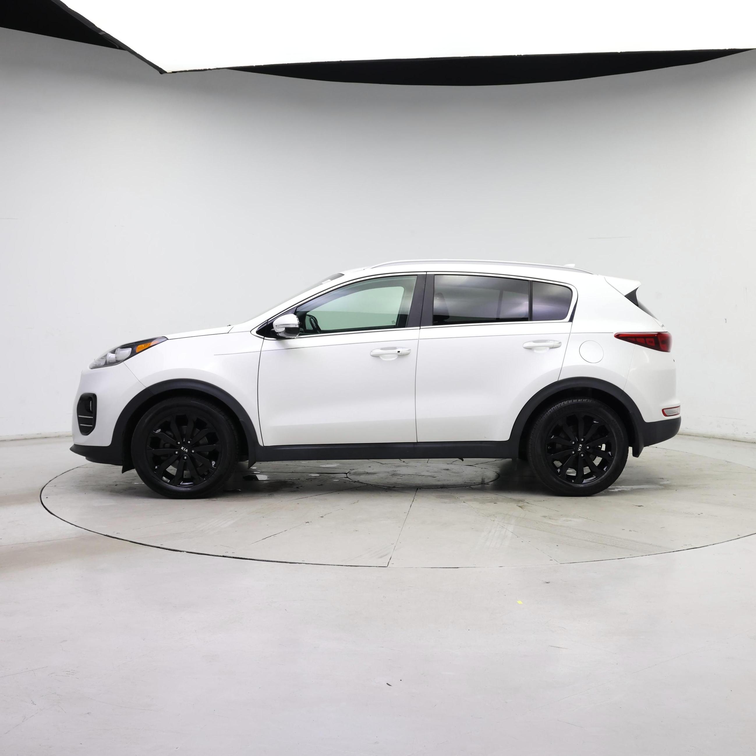 Thumbnail: 2018 Kia Sportage - 3