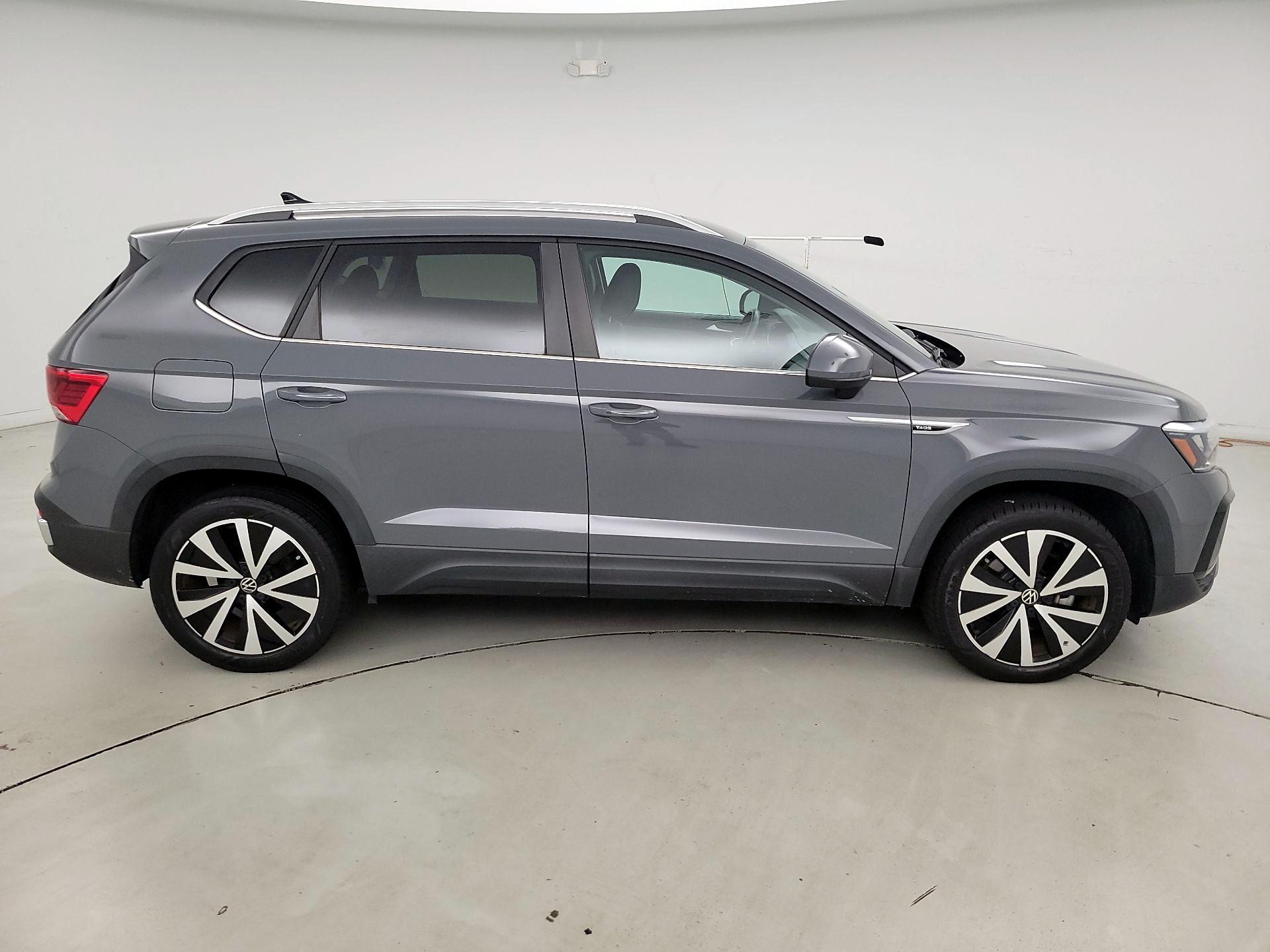 Thumbnail: 2022 Volkswagen Taos - 4