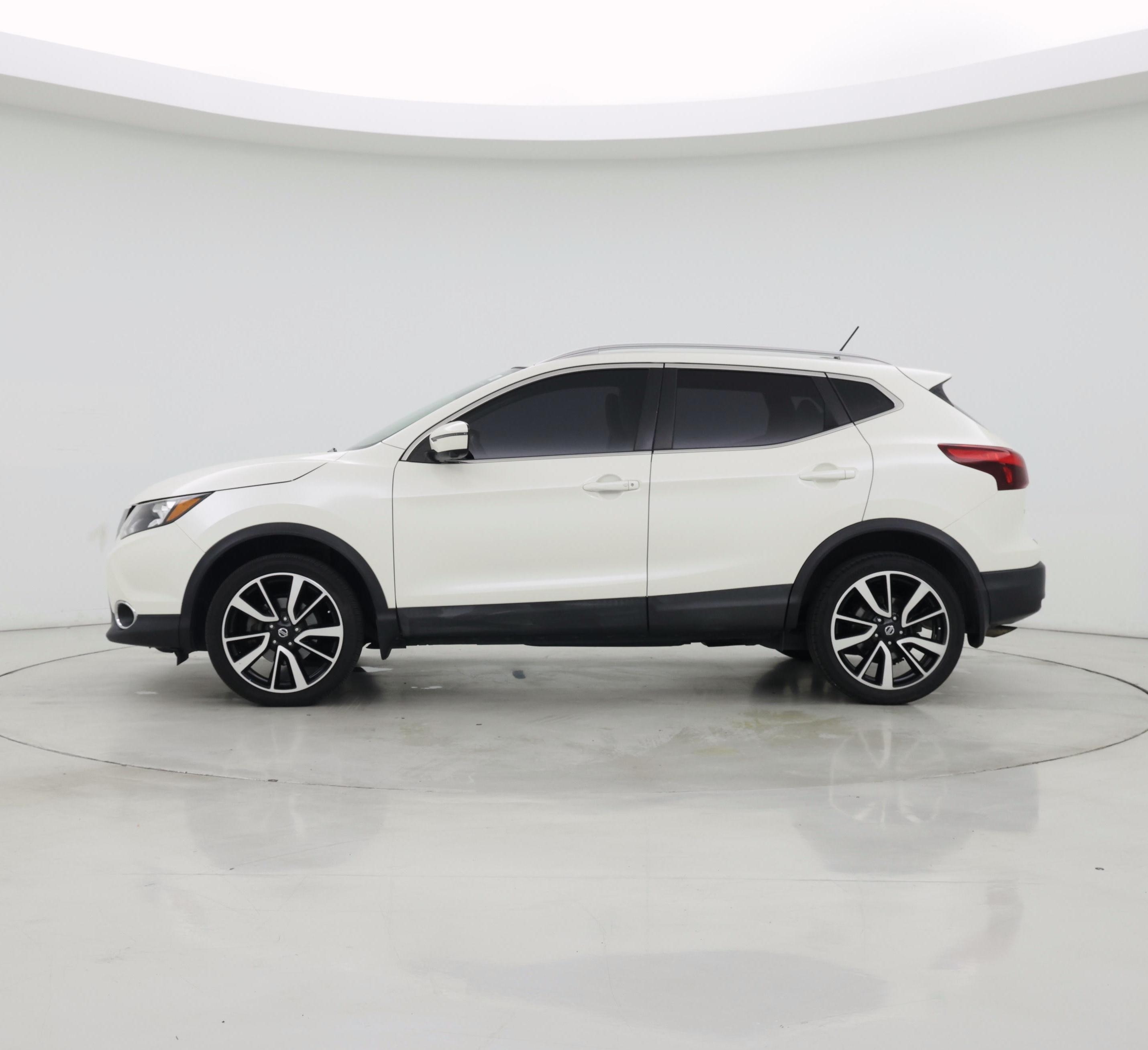 Thumbnail: 2018 Nissan Rogue Sport - 3