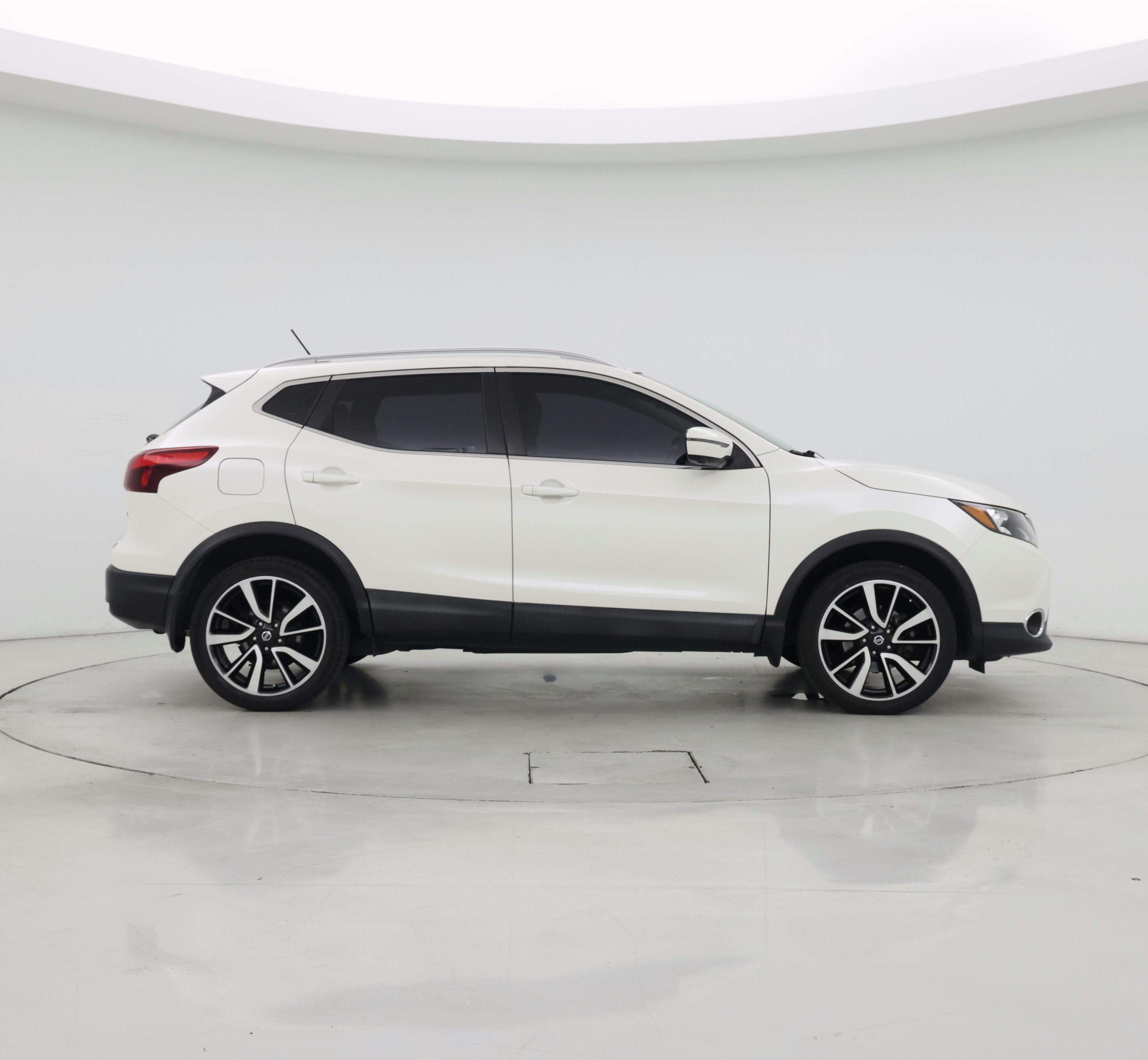 Thumbnail: 2018 Nissan Rogue Sport - 7
