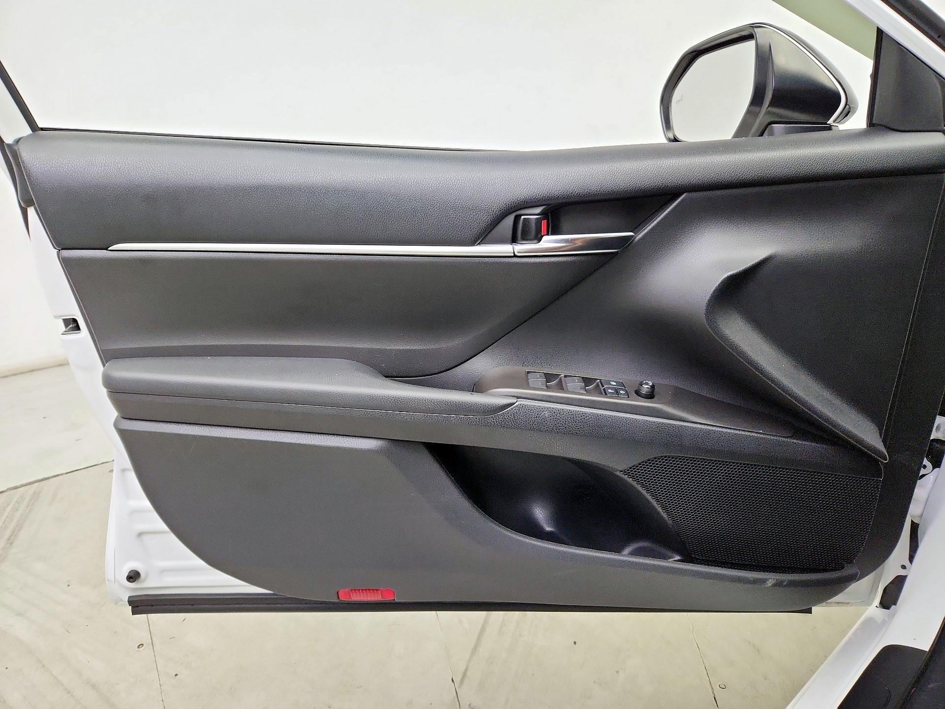 Thumbnail: 2022 Toyota Camry - 12