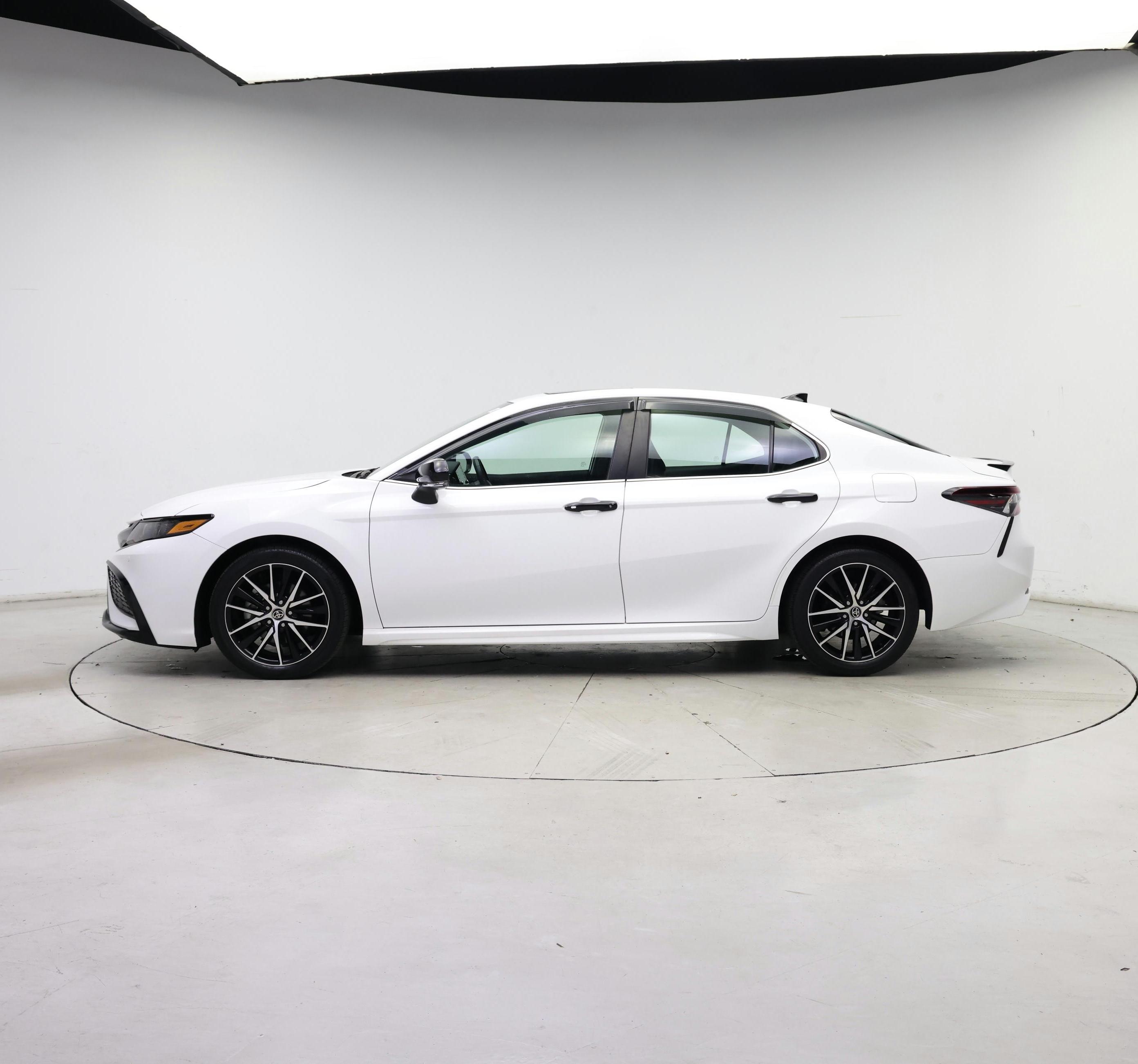 Thumbnail: 2022 Toyota Camry - 3