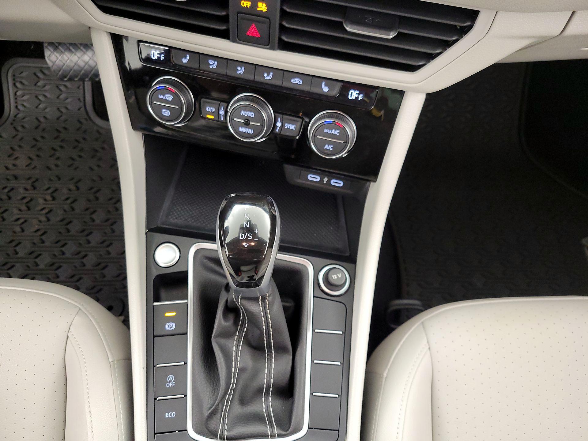 Thumbnail: 2024 Volkswagen Jetta - 17