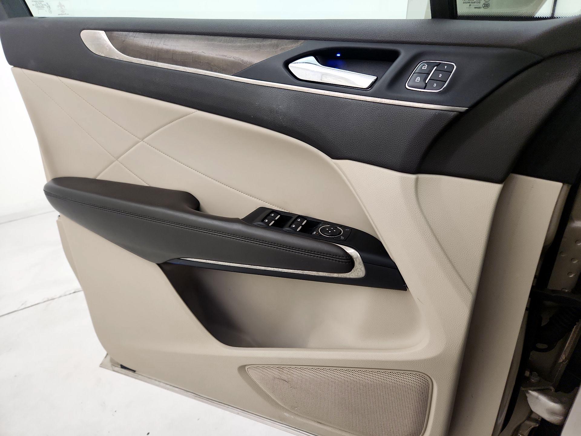 Thumbnail: 2017 Lincoln MKC - 12