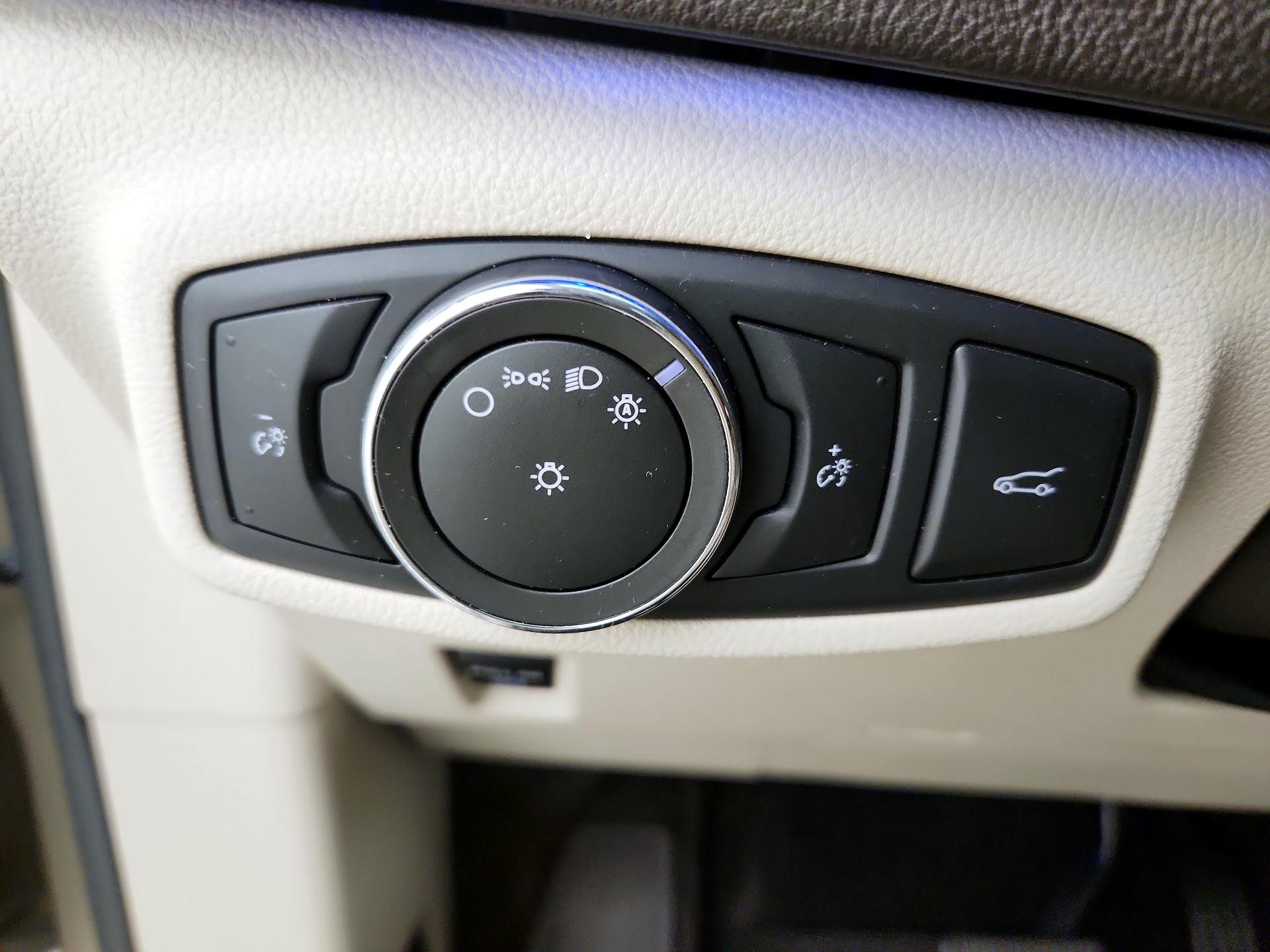 Thumbnail: 2017 Lincoln MKC - 13