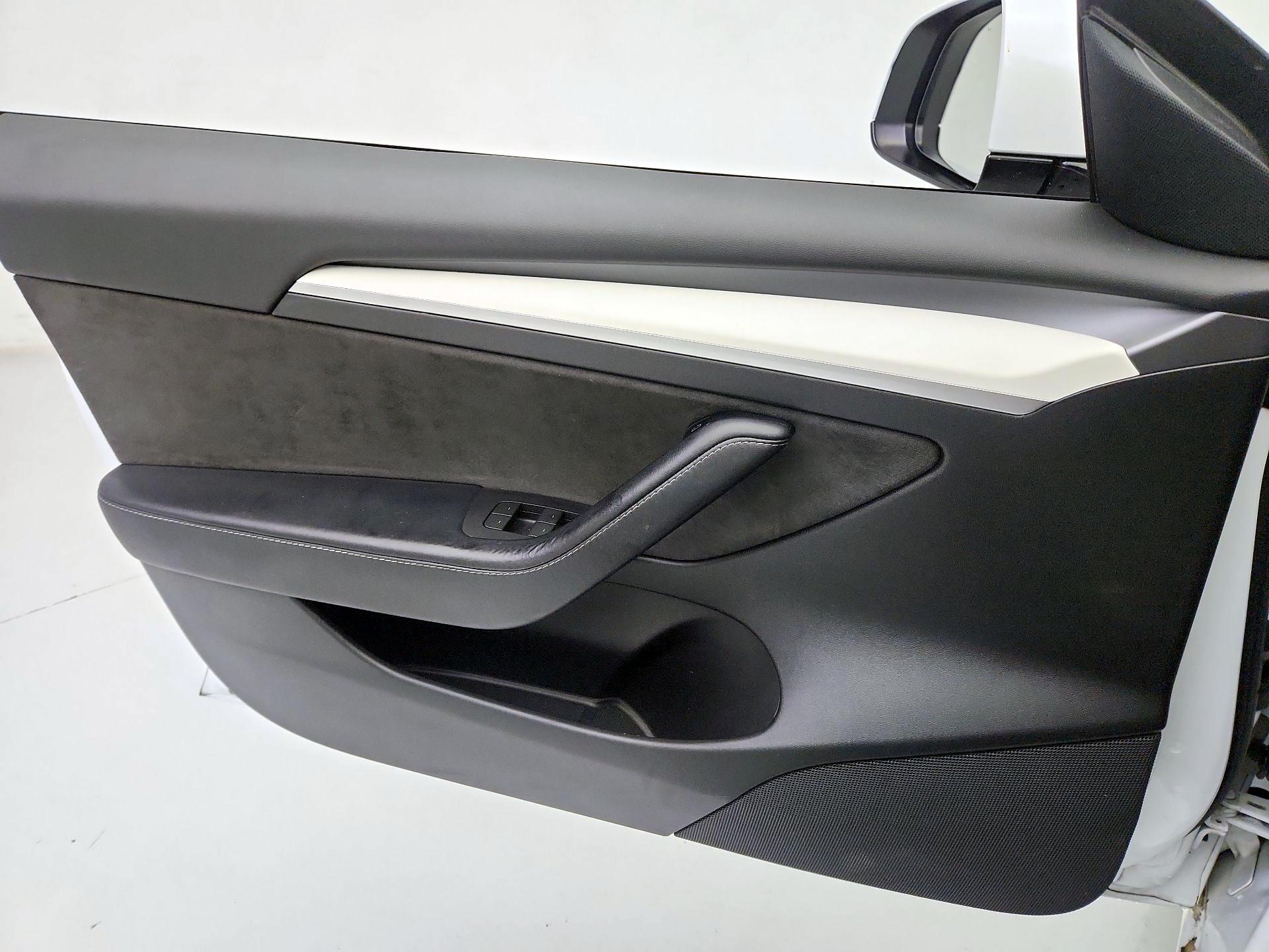 Thumbnail: 2023 Tesla Model 3 - 12