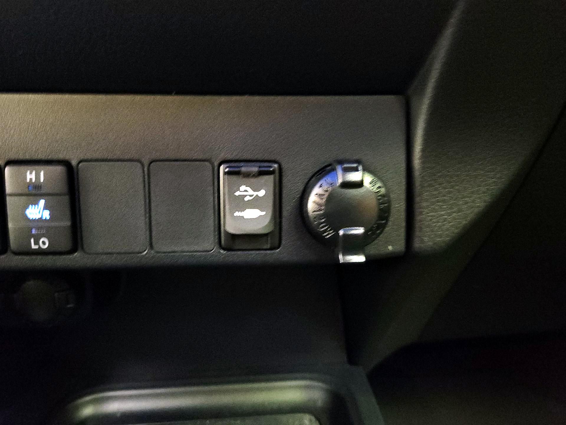 Thumbnail: 2017 Toyota RAV4 - 18
