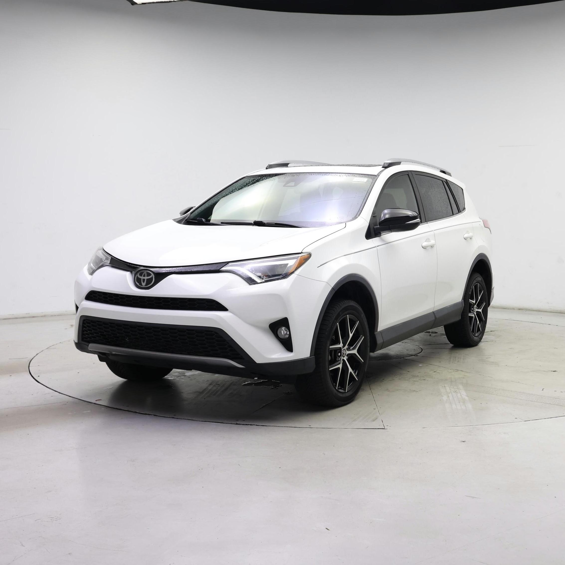 Thumbnail: 2017 Toyota RAV4 - 4