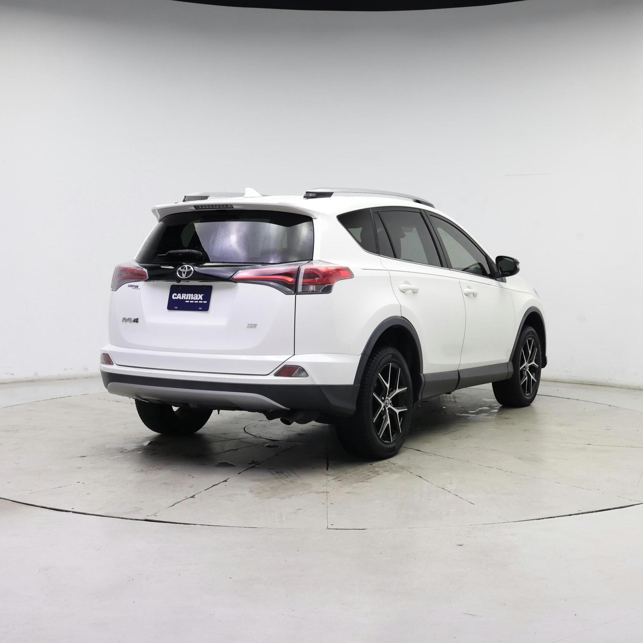 Thumbnail: 2017 Toyota RAV4 - 8