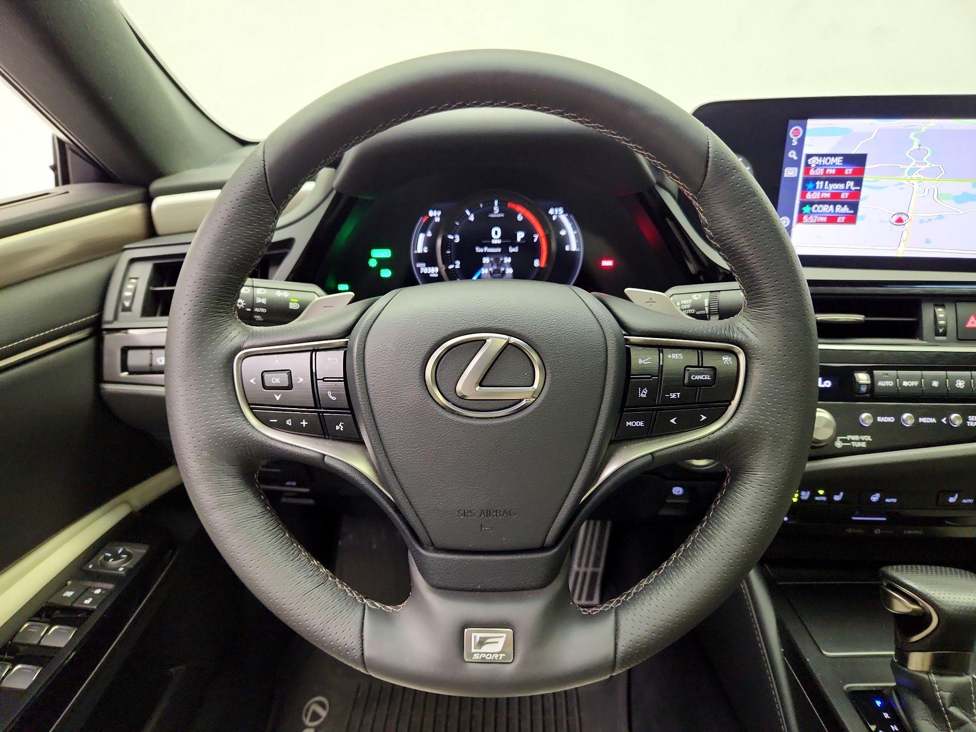 Thumbnail: 2022 Lexus ES - 10
