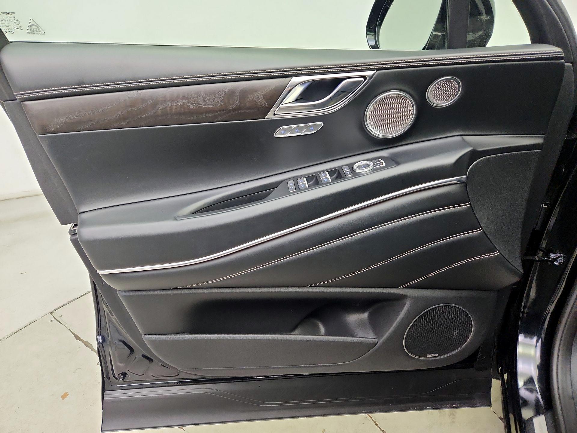 Thumbnail: 2021 Genesis GV80 - 12