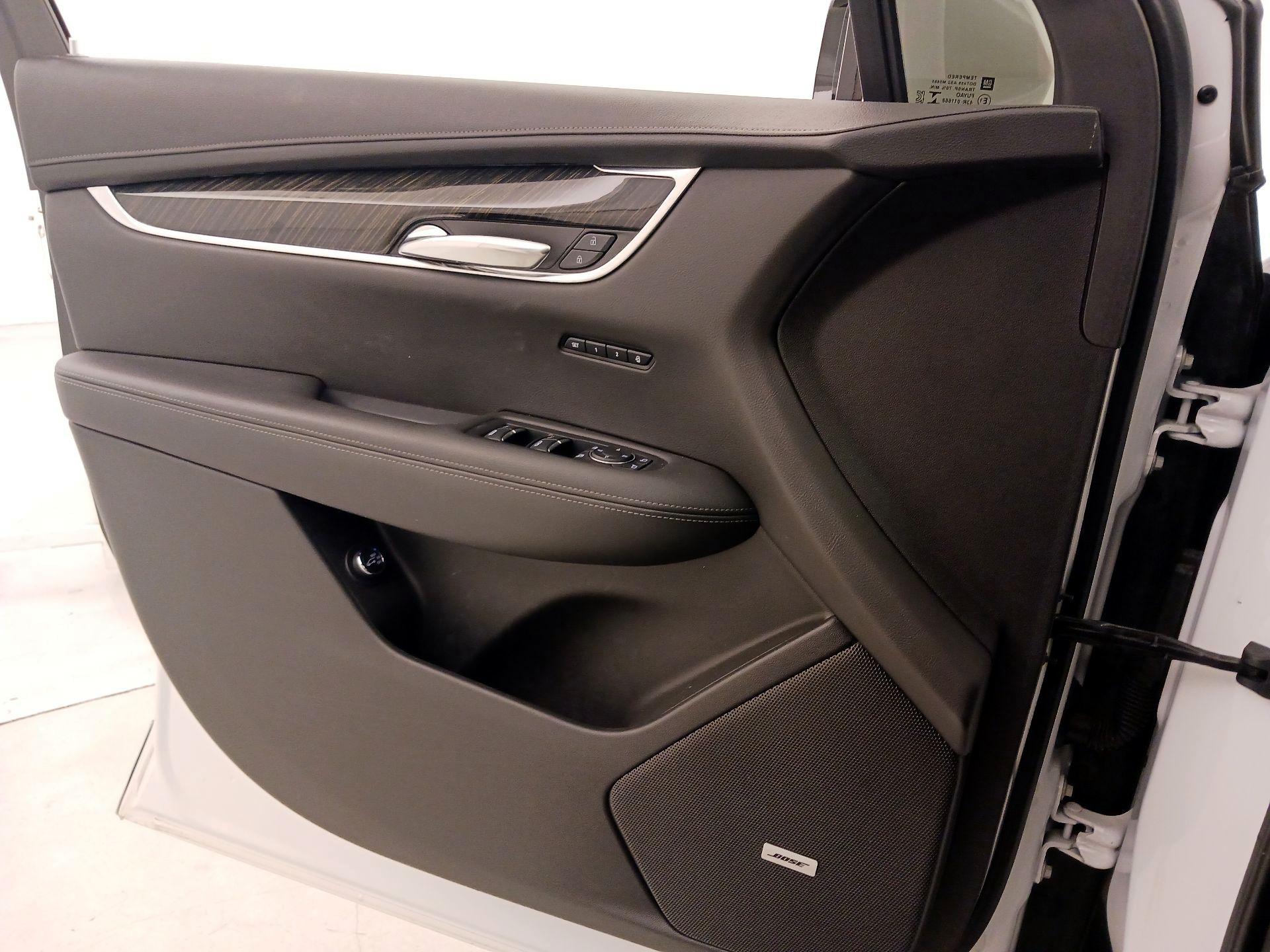 Thumbnail: 2022 Cadillac XT6 - 12