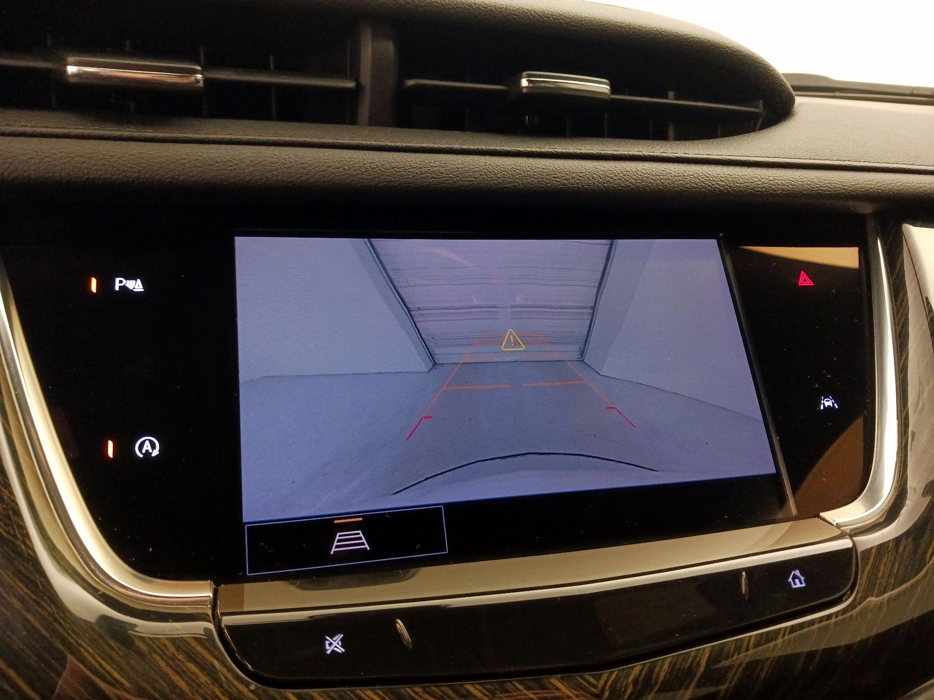 Thumbnail: 2022 Cadillac XT6 - 14