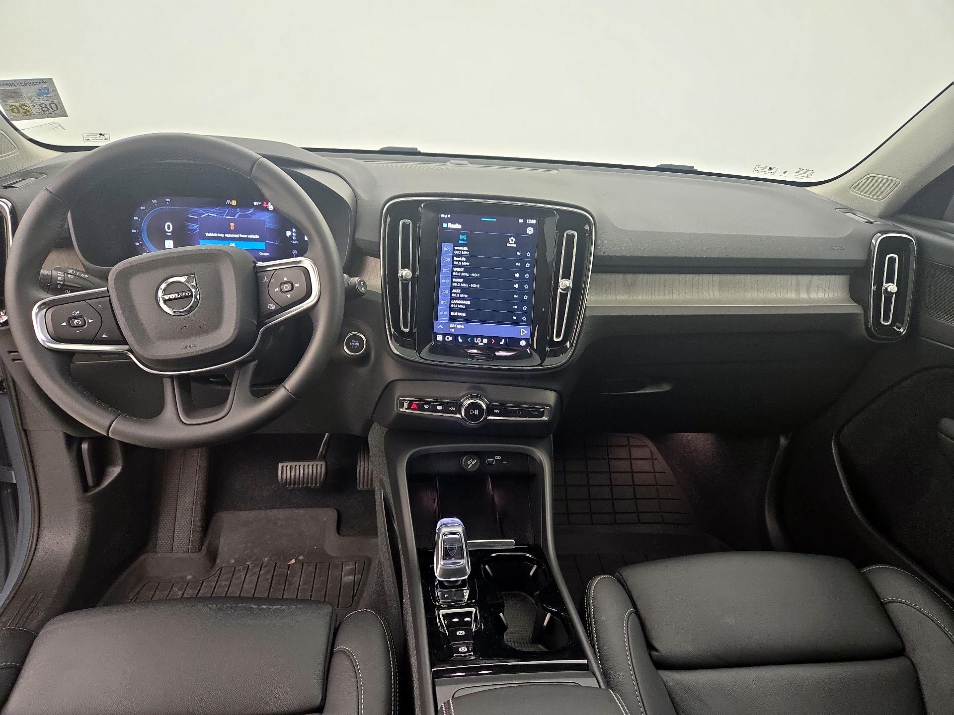 Thumbnail: 2023 Volvo XC40 - 9