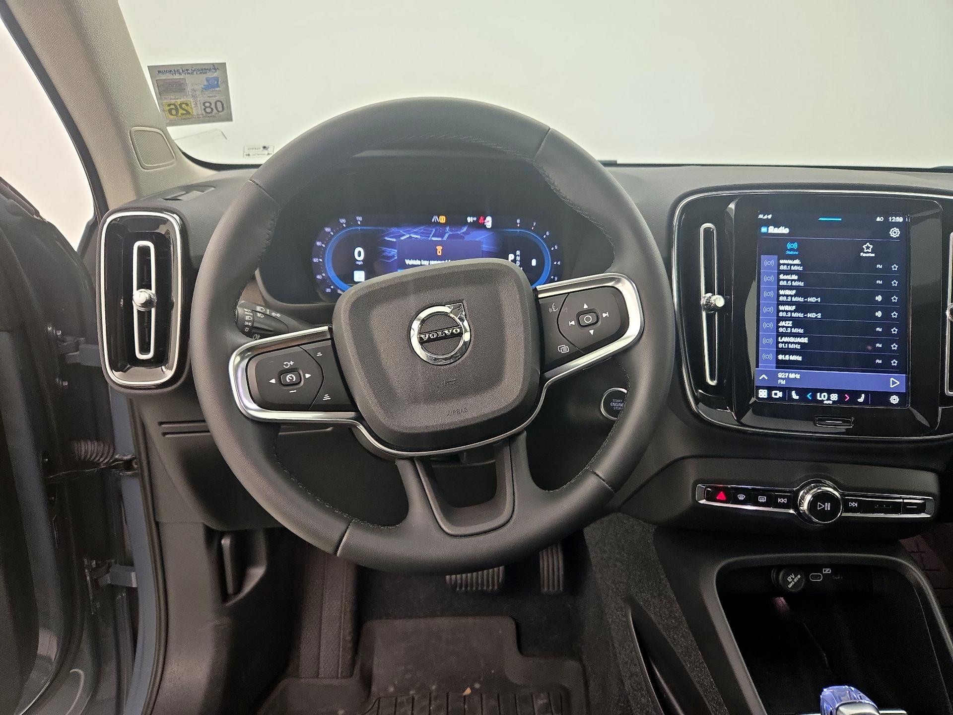 Thumbnail: 2023 Volvo XC40 - 10