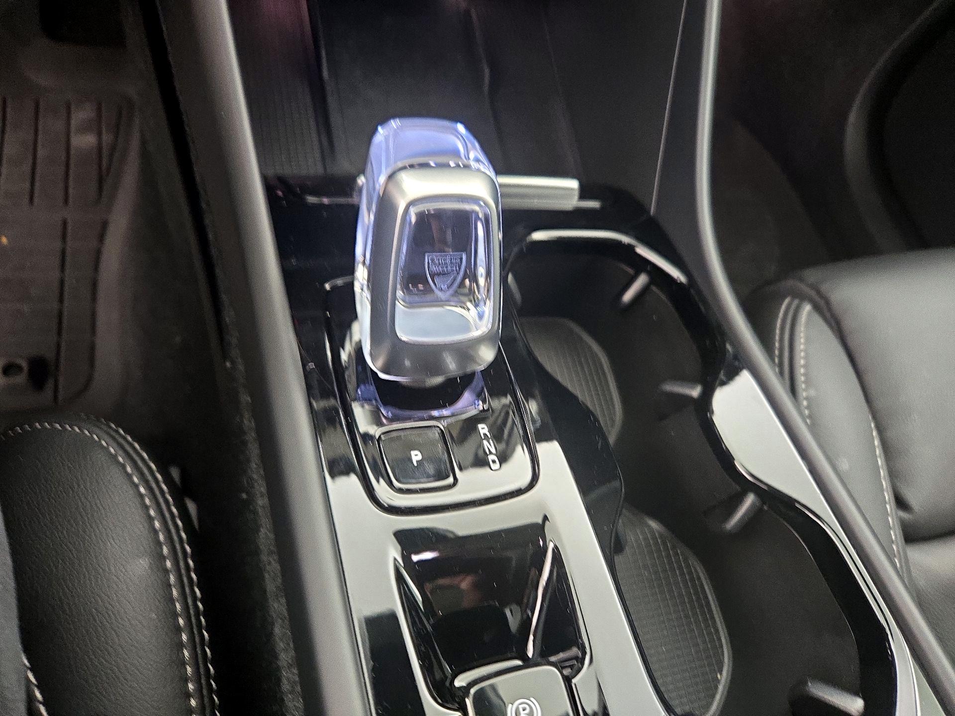Thumbnail: 2023 Volvo XC40 - 17