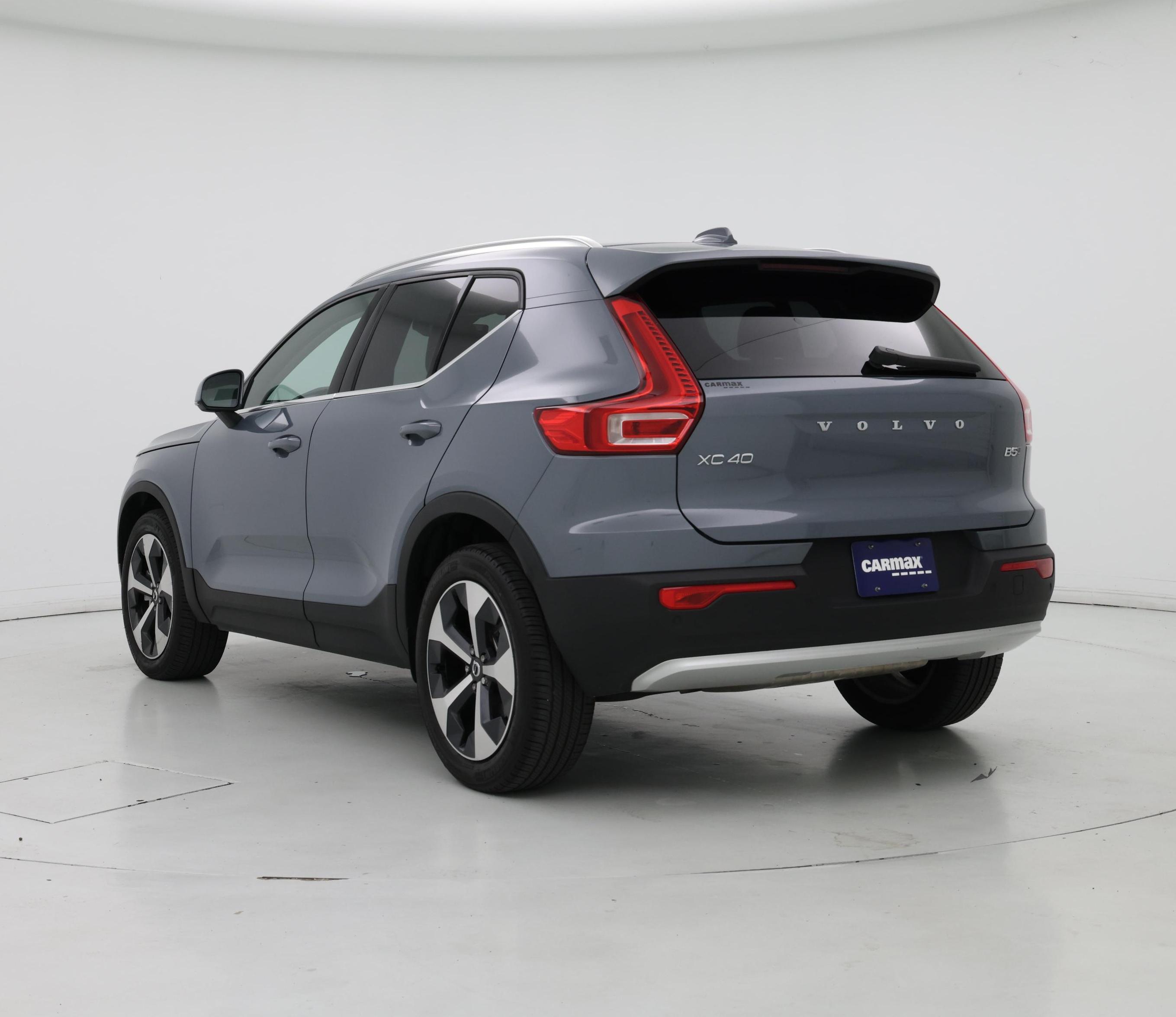 Thumbnail: 2023 Volvo XC40 - 2