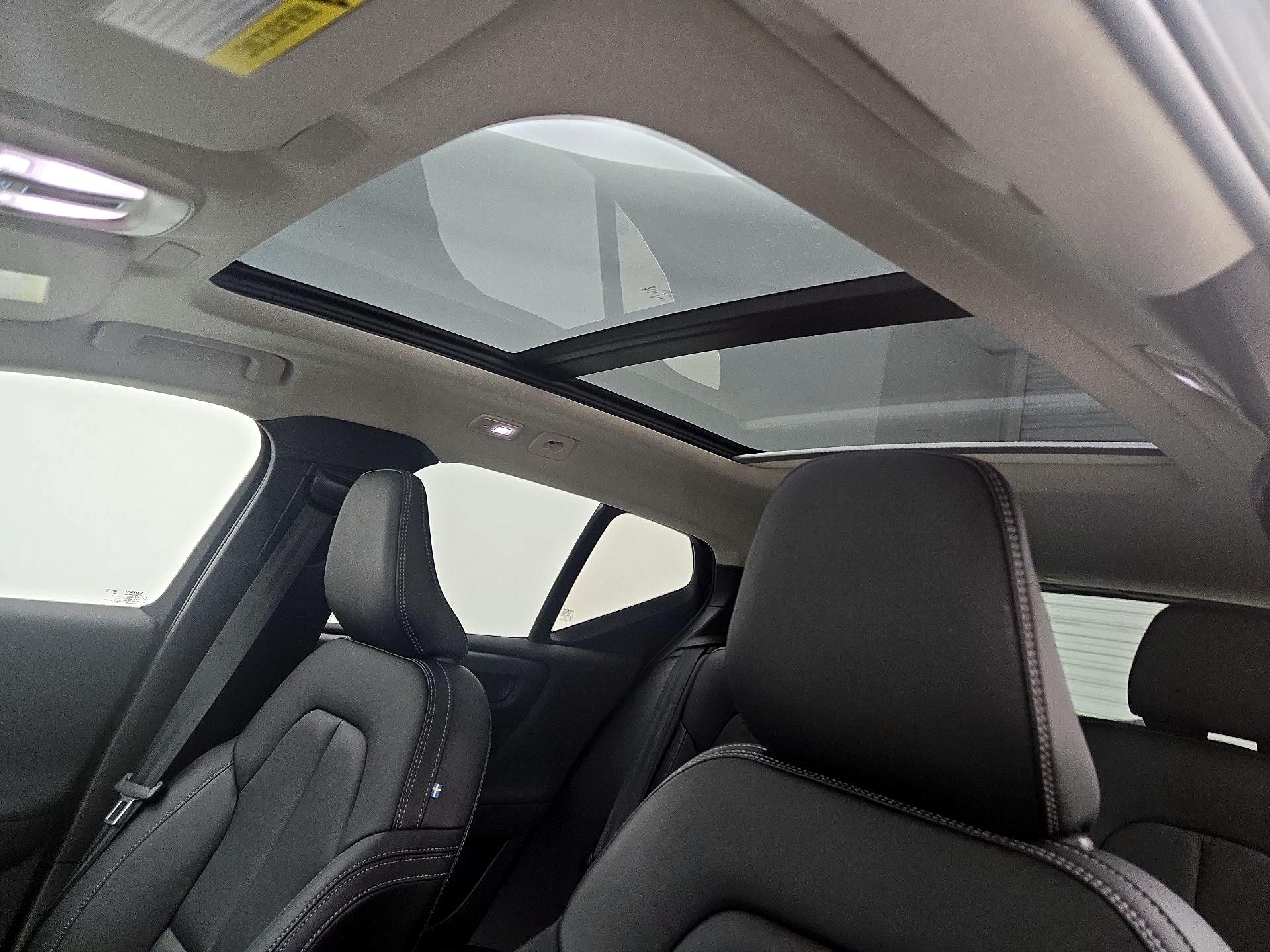 Thumbnail: 2023 Volvo XC40 - 19