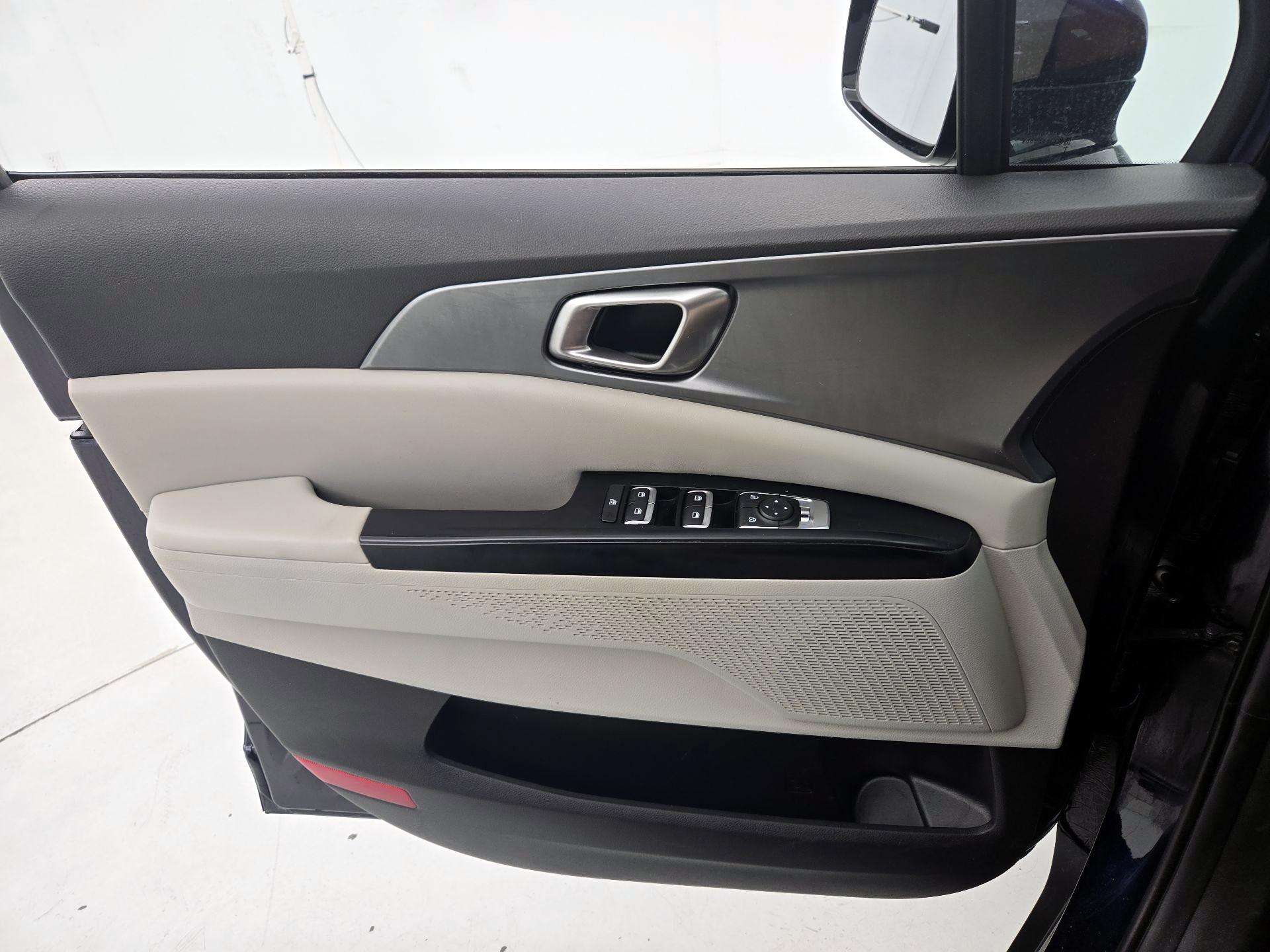 Thumbnail: 2023 Kia Carnival - 12