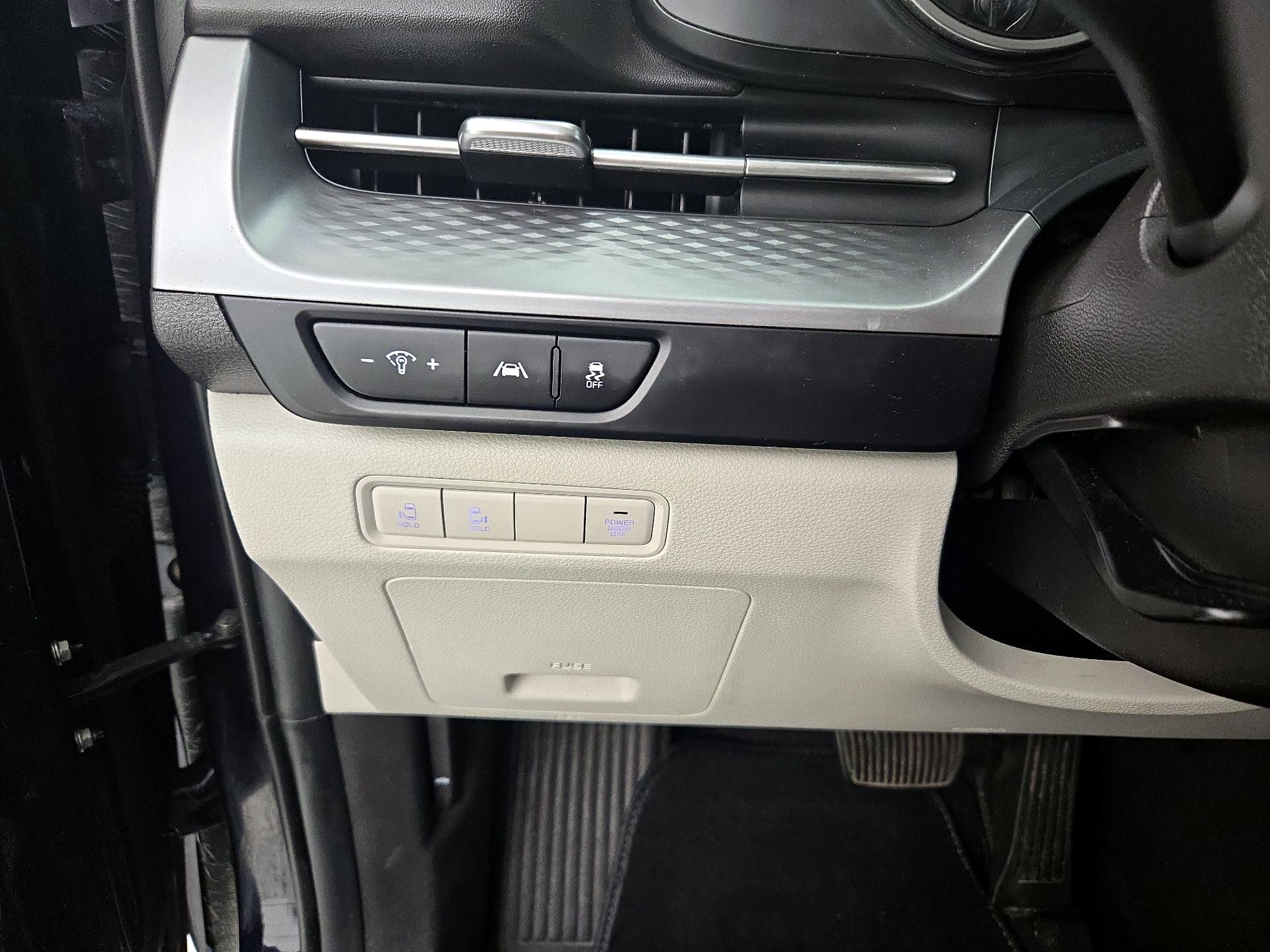 Thumbnail: 2023 Kia Carnival - 13