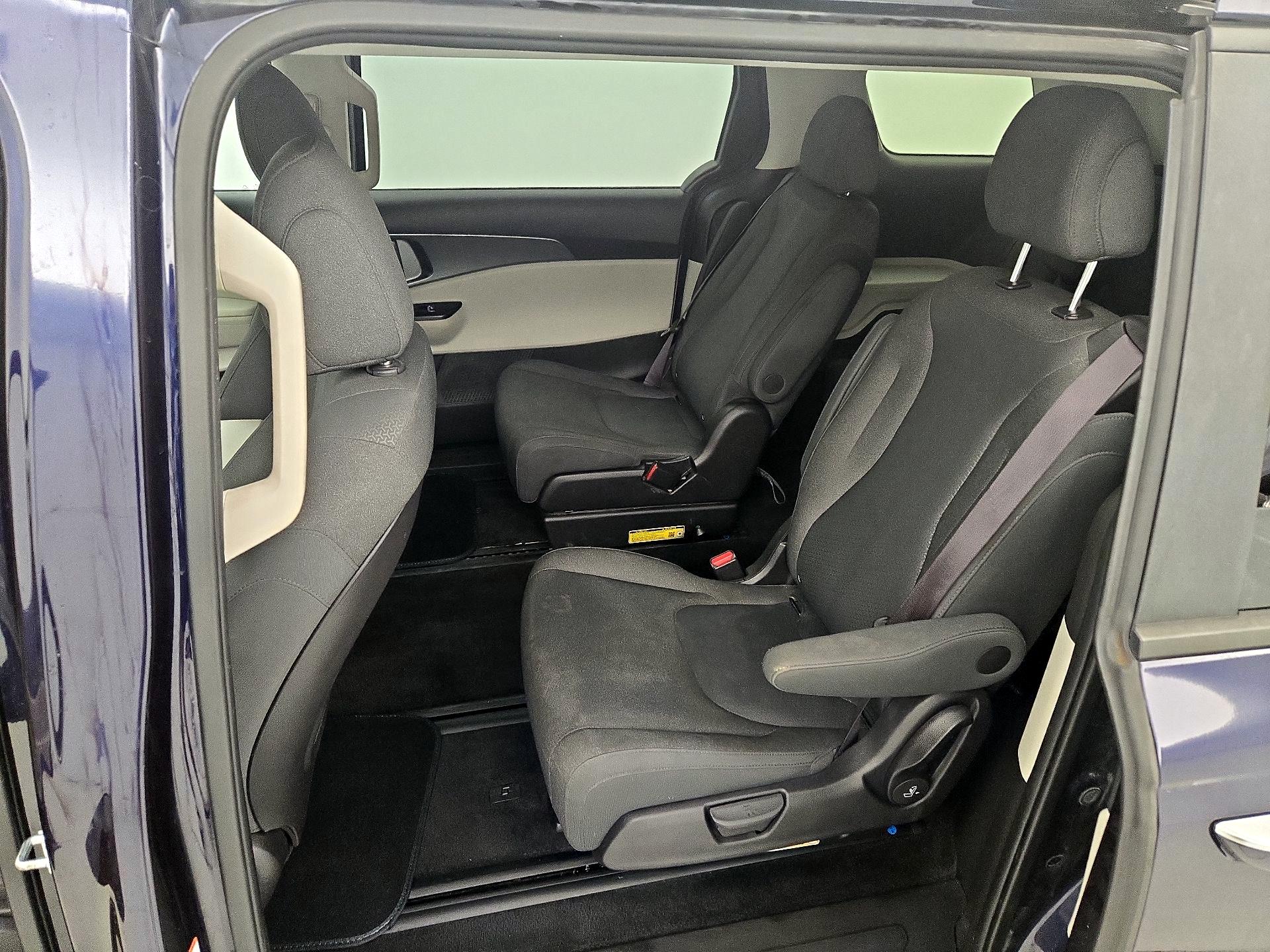 Thumbnail: 2023 Kia Carnival - 19