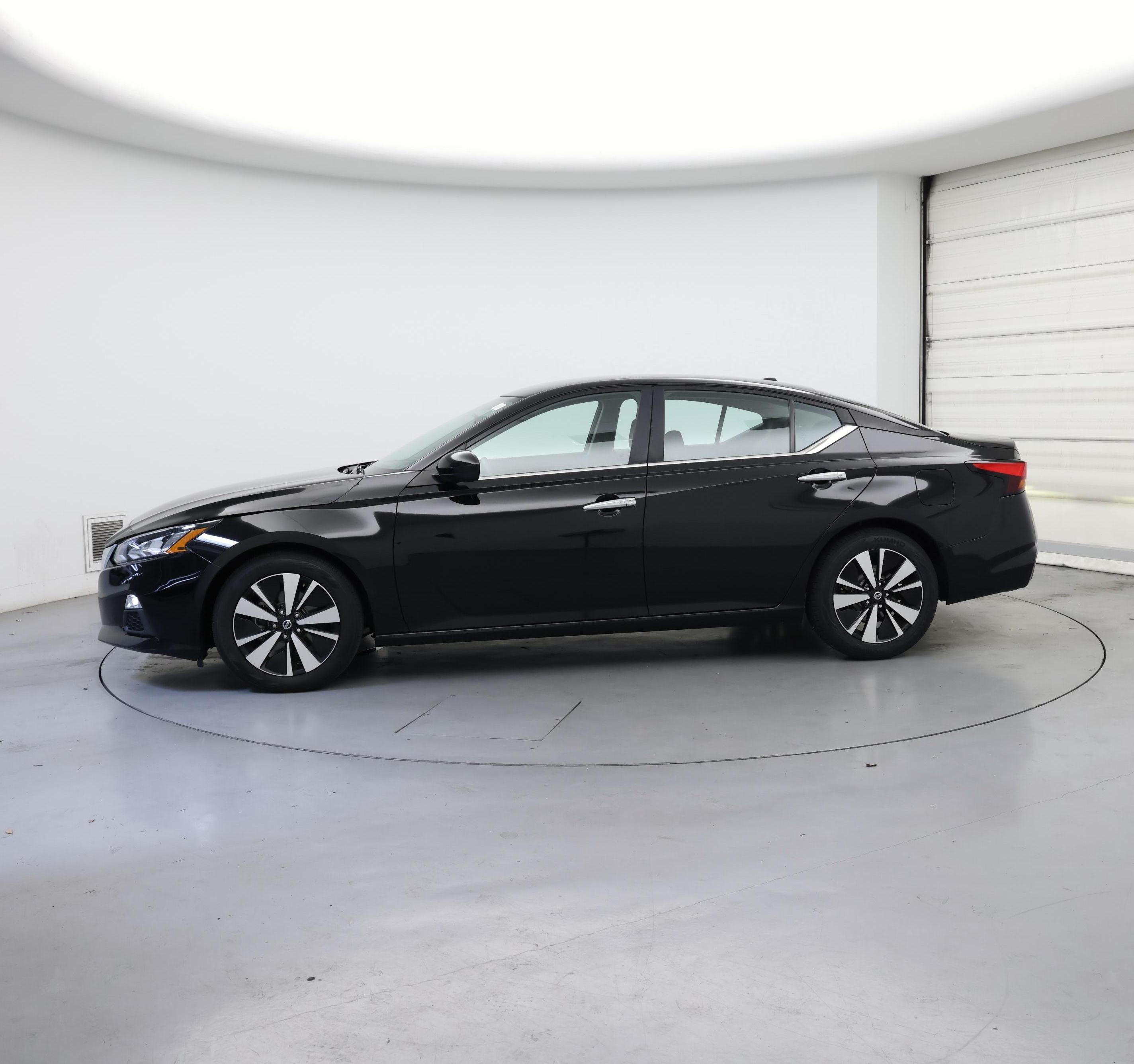 Thumbnail: 2022 Nissan Altima - 3
