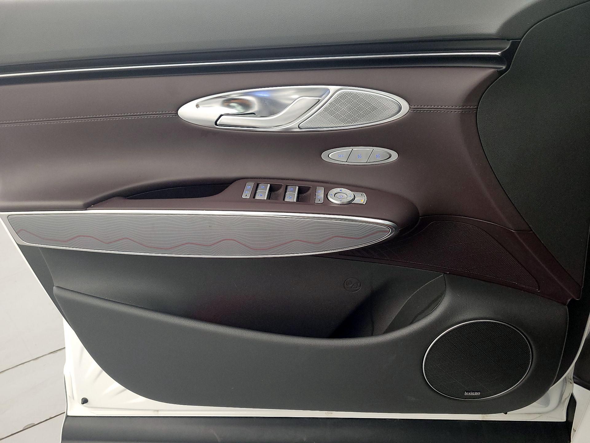 Thumbnail: 2023 Genesis GV70 - 12