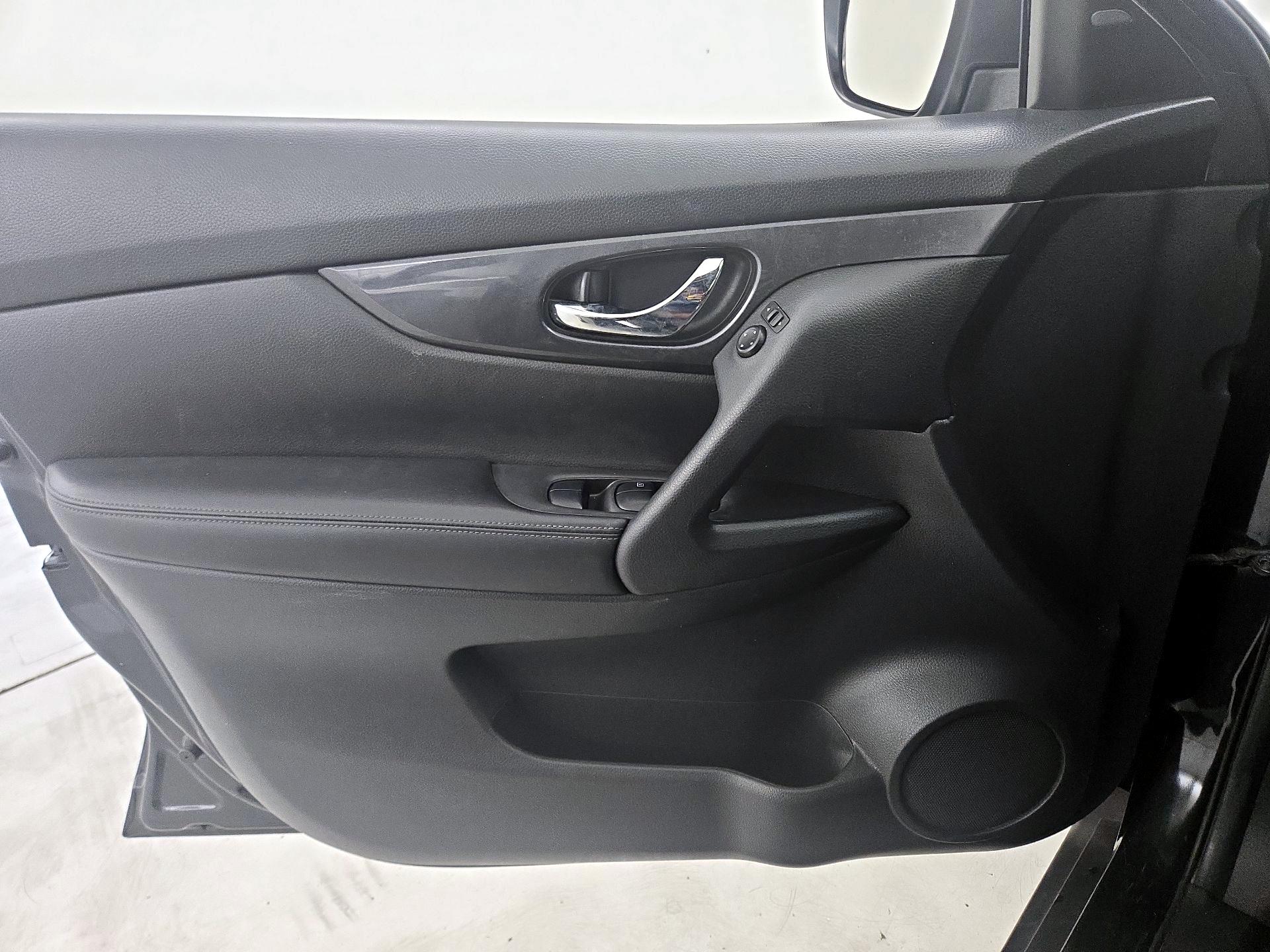 Thumbnail: 2019 Nissan Rogue - 12