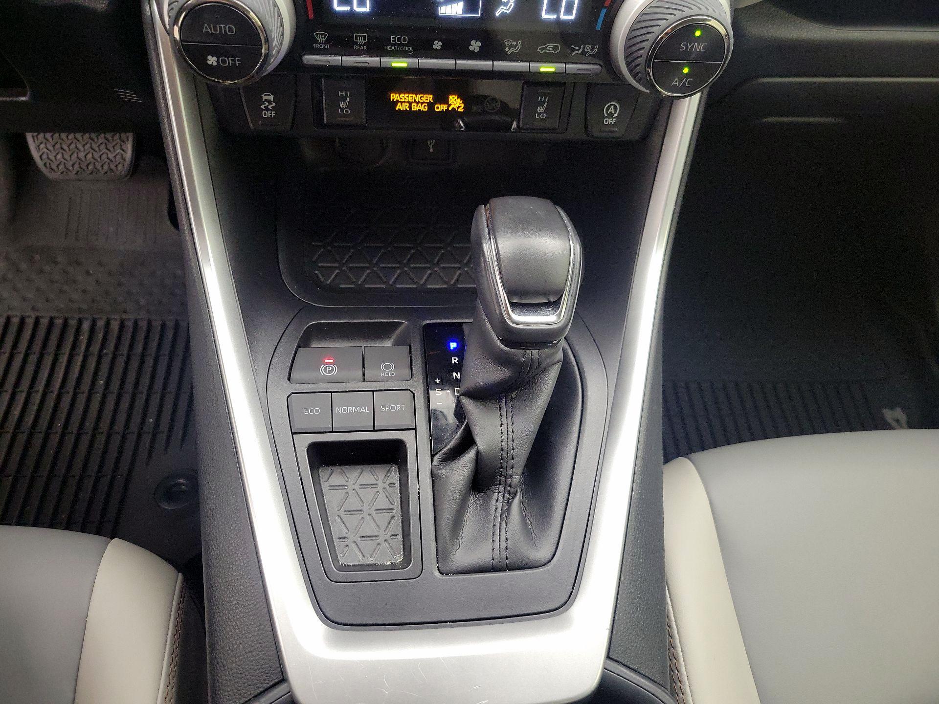Thumbnail: 2020 Toyota RAV4 - 17