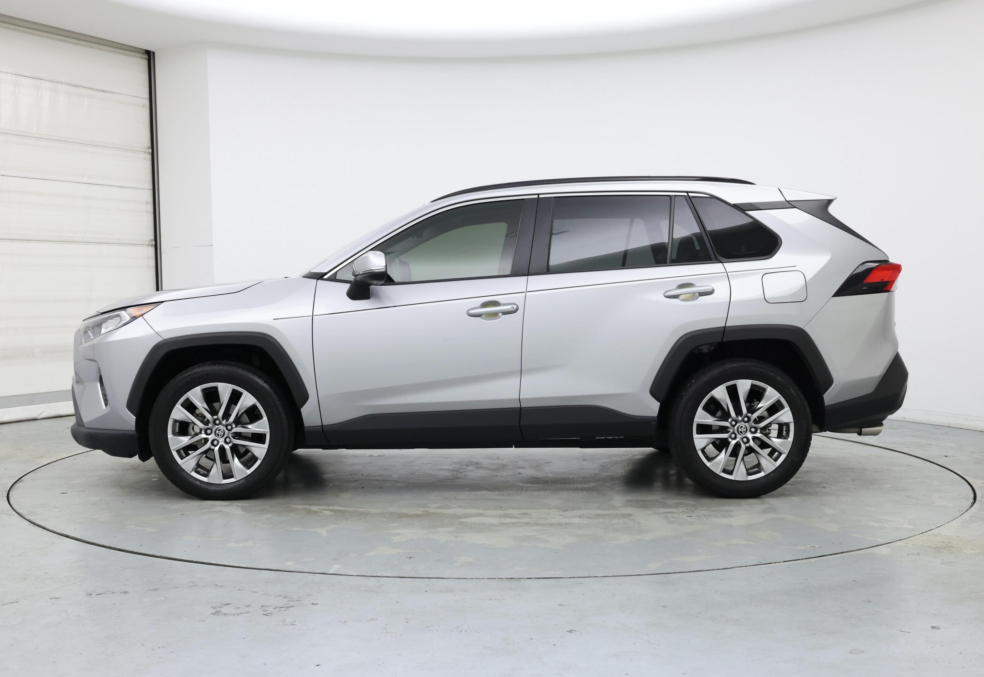 Thumbnail: 2020 Toyota RAV4 - 3
