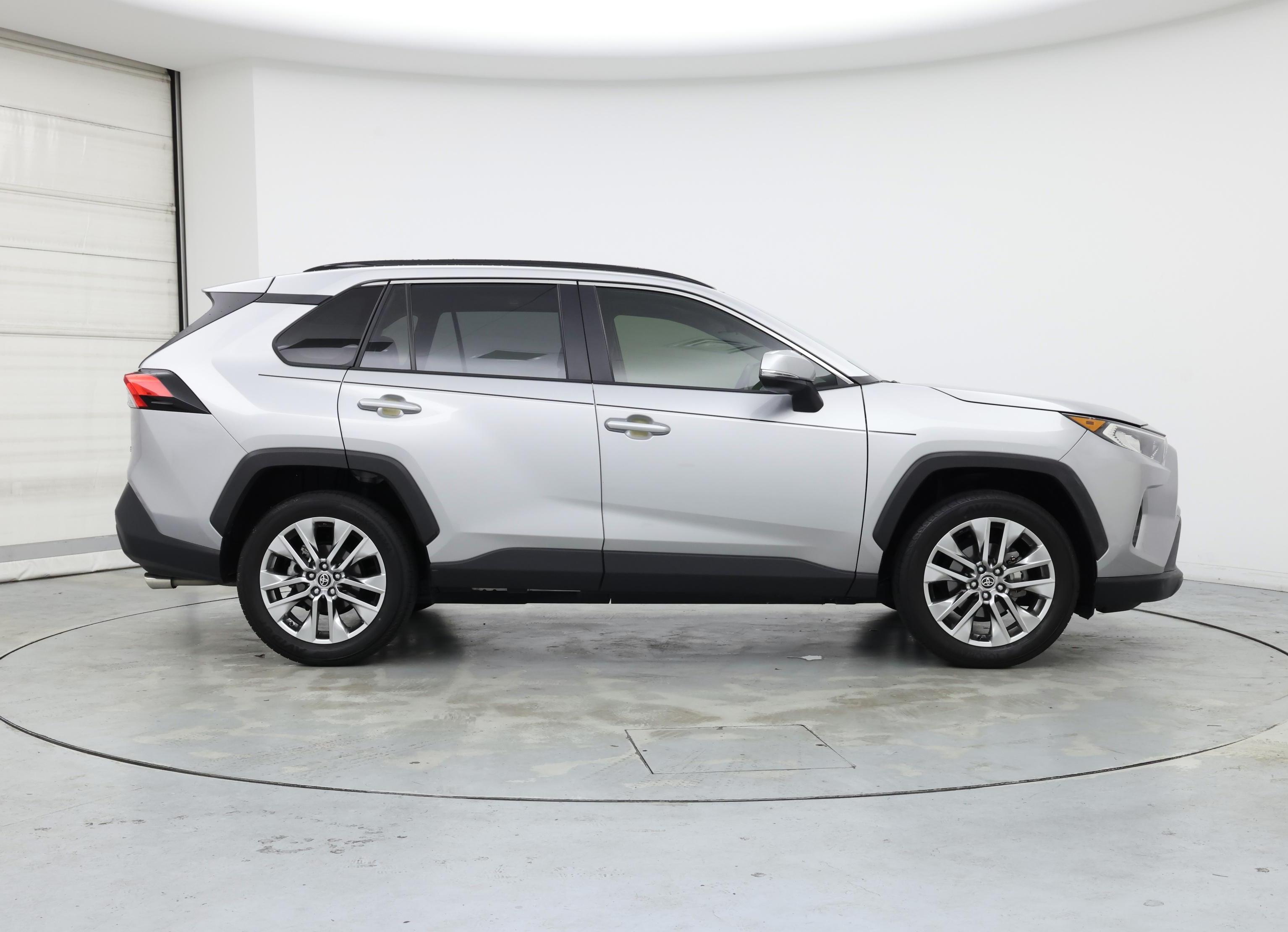 Thumbnail: 2020 Toyota RAV4 - 7