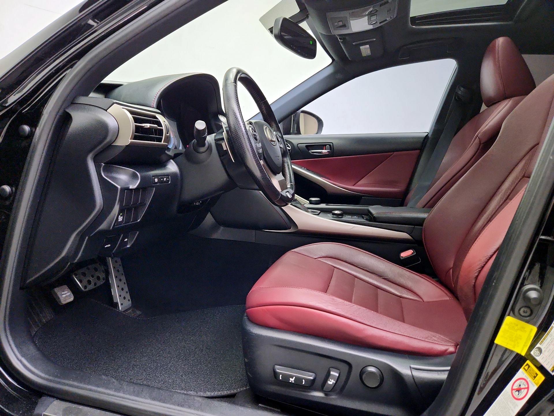 Thumbnail: 2016 Lexus IS - 11