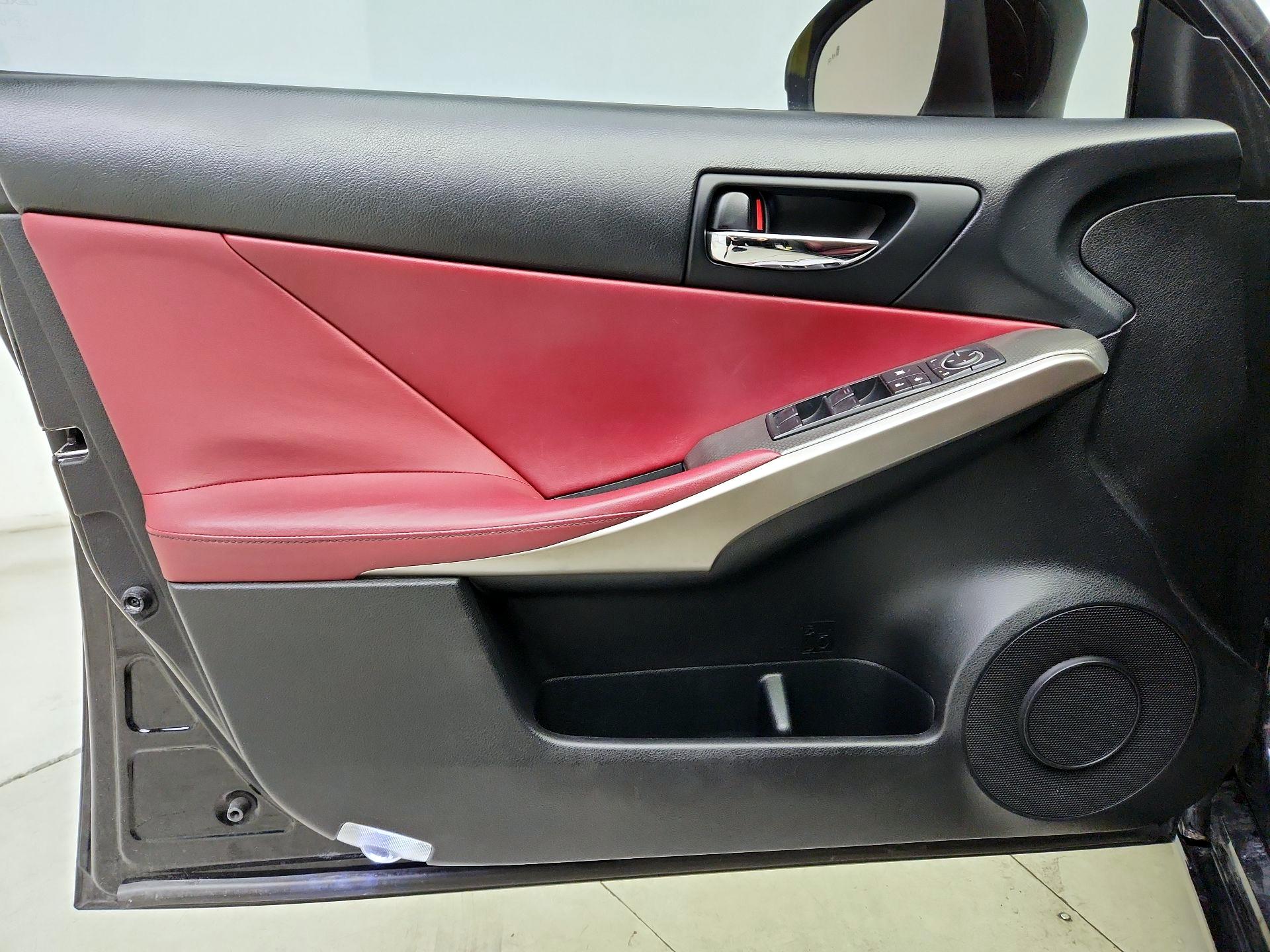 Thumbnail: 2016 Lexus IS - 12