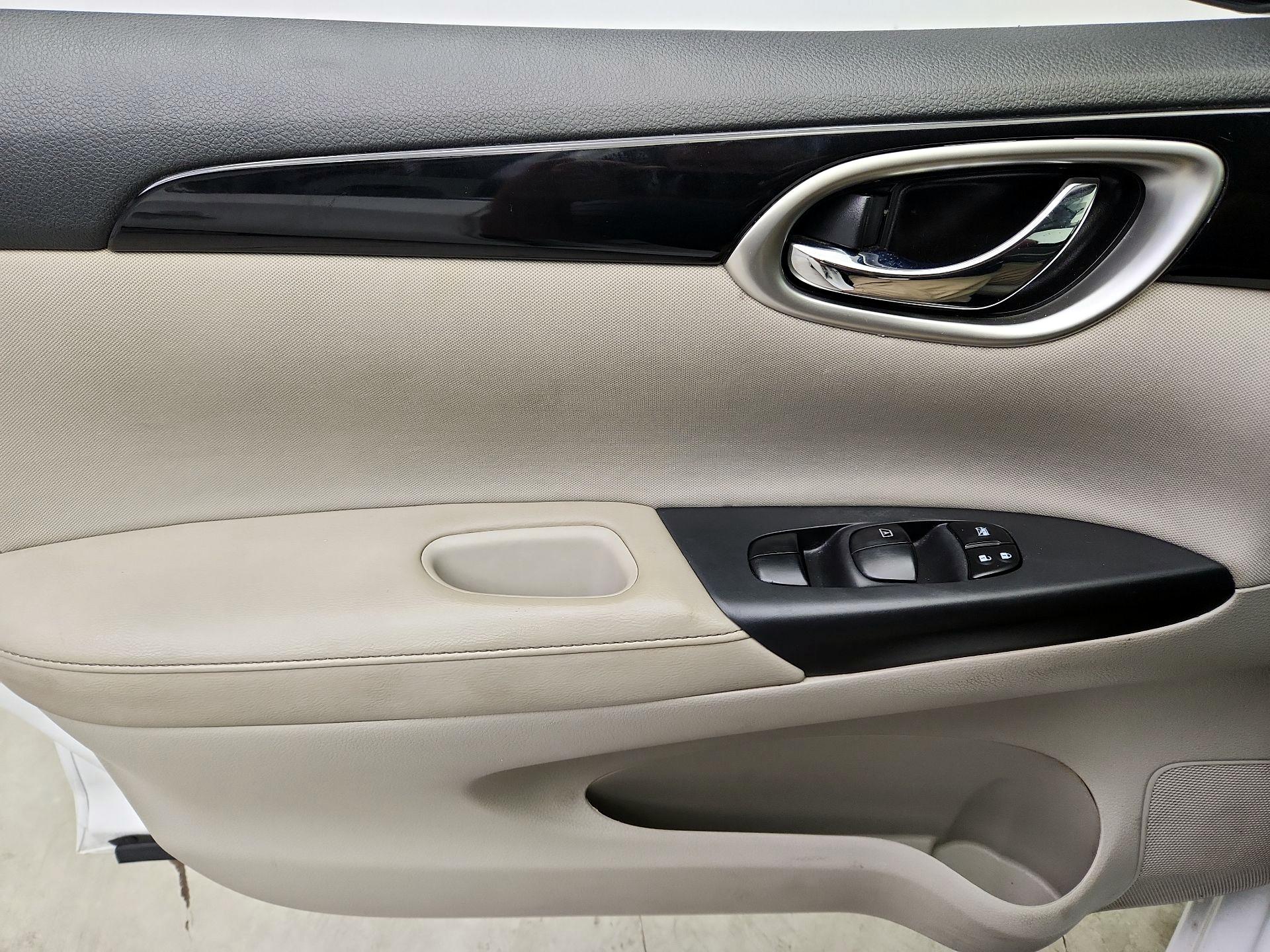 Thumbnail: 2017 Nissan Sentra - 12