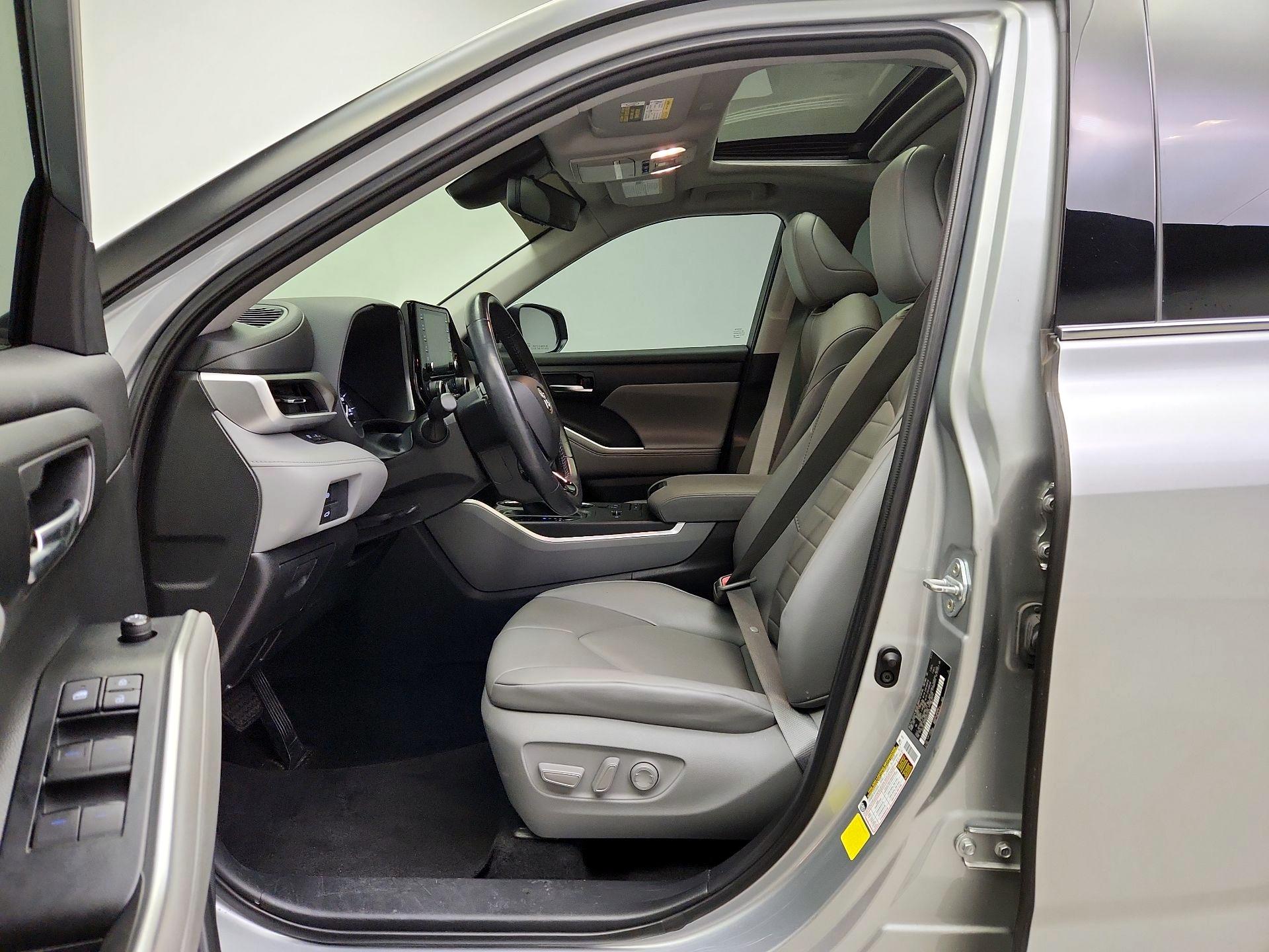 Thumbnail: 2021 Toyota Highlander - 11