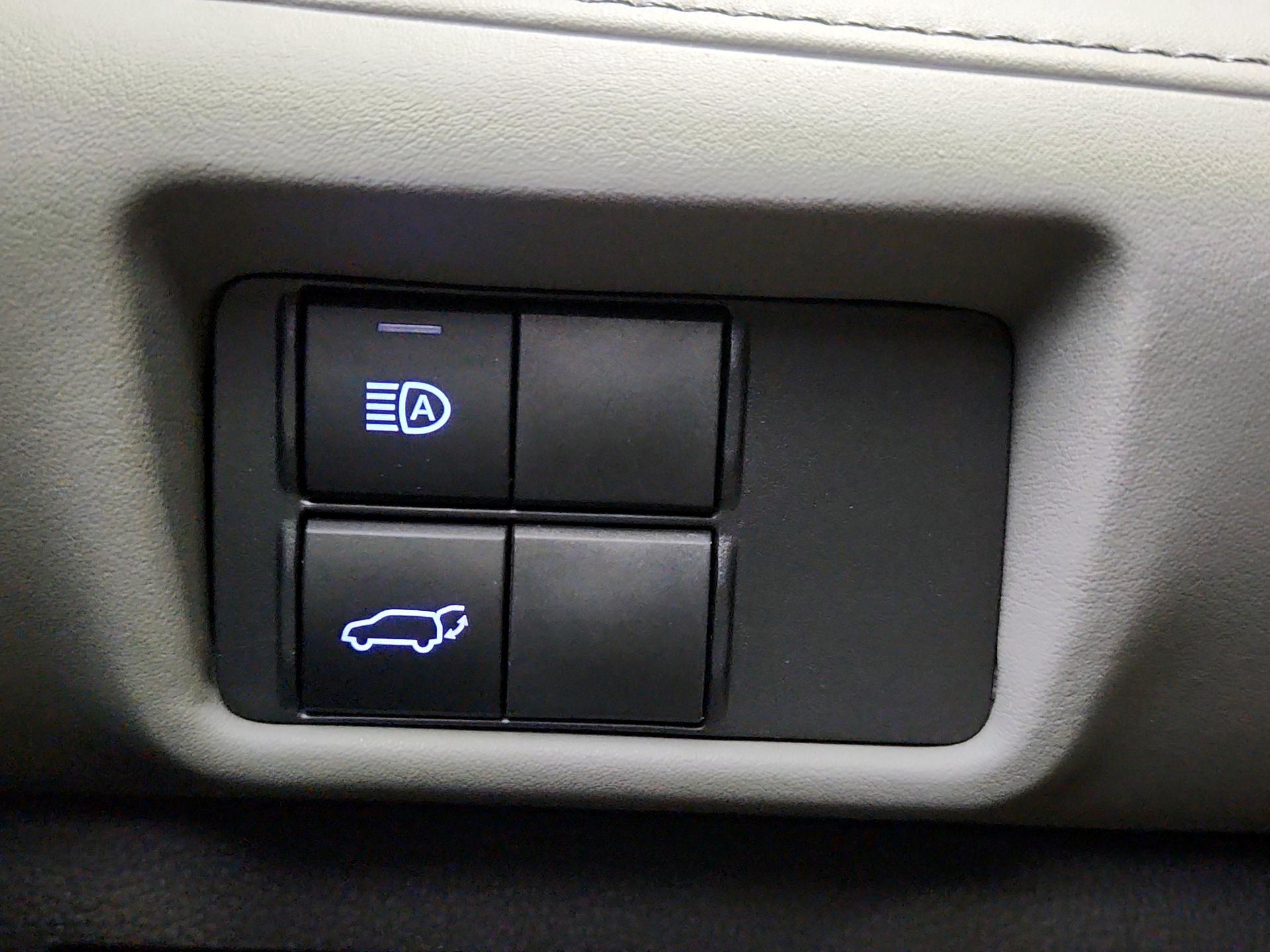 Thumbnail: 2021 Toyota Highlander - 13