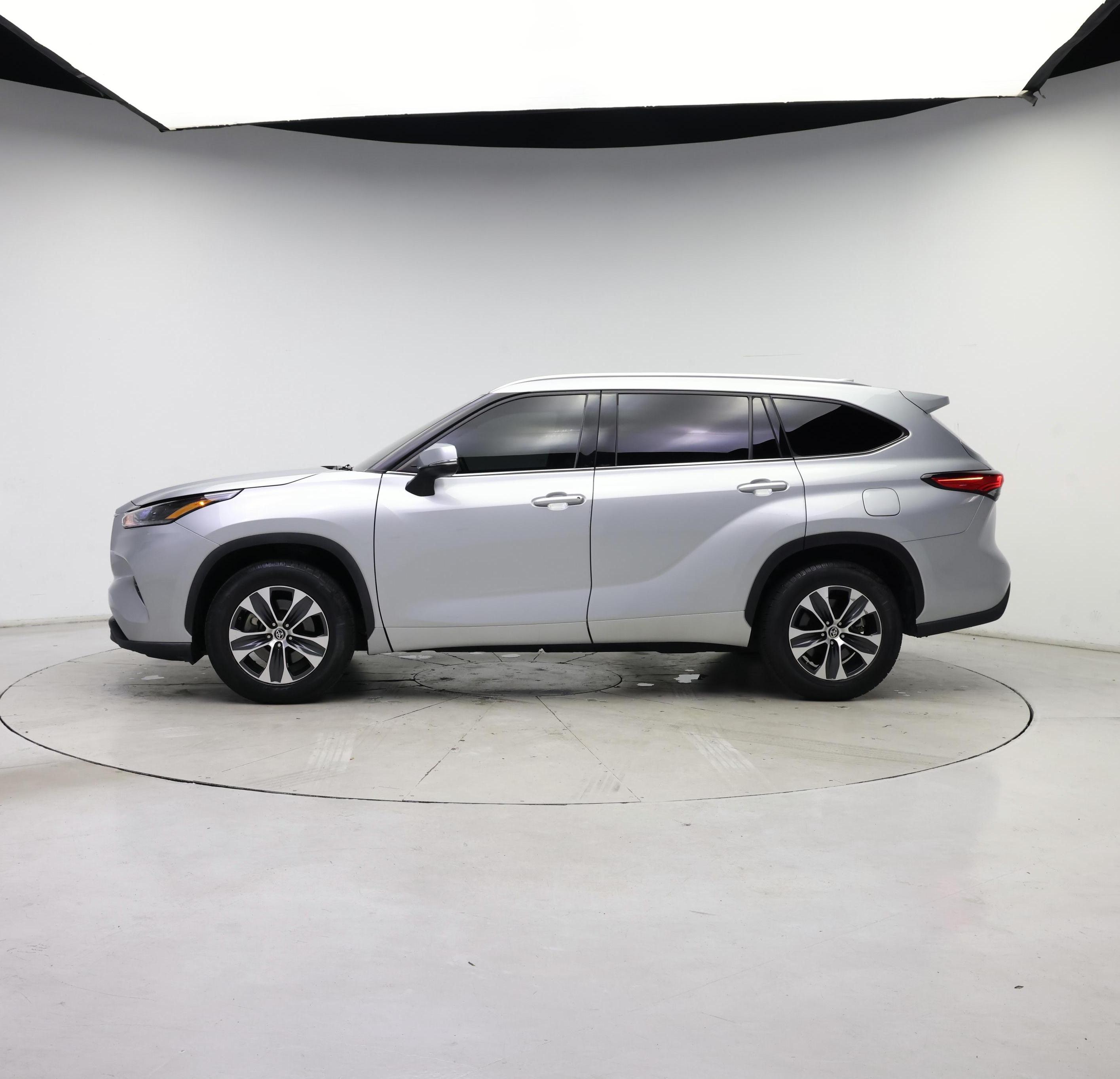 Thumbnail: 2021 Toyota Highlander - 3