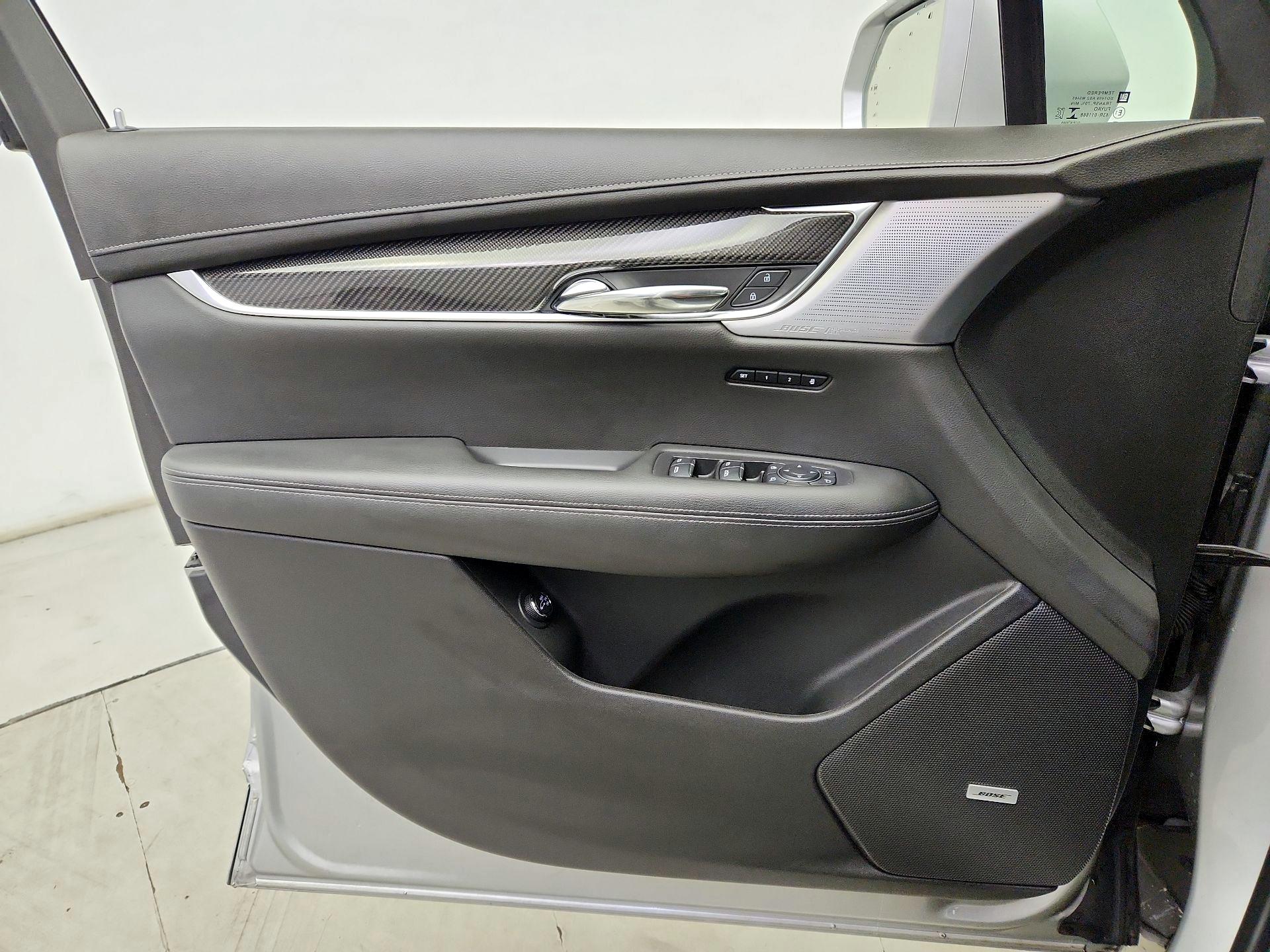 Thumbnail: 2020 Cadillac XT6 - 12
