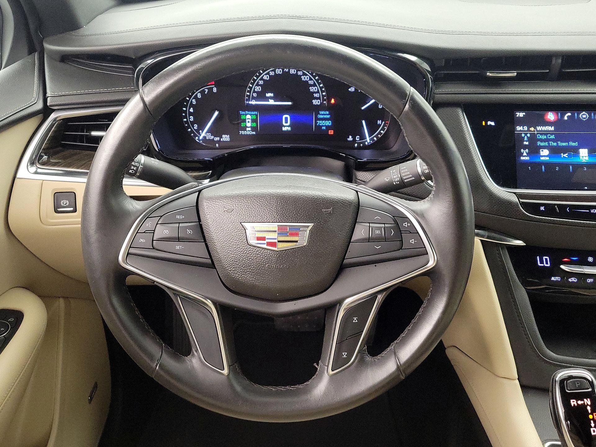 Thumbnail: 2017 Cadillac XT5 - 10