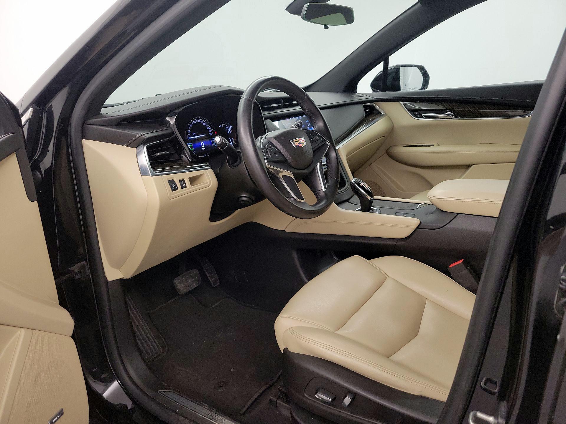Thumbnail: 2017 Cadillac XT5 - 11