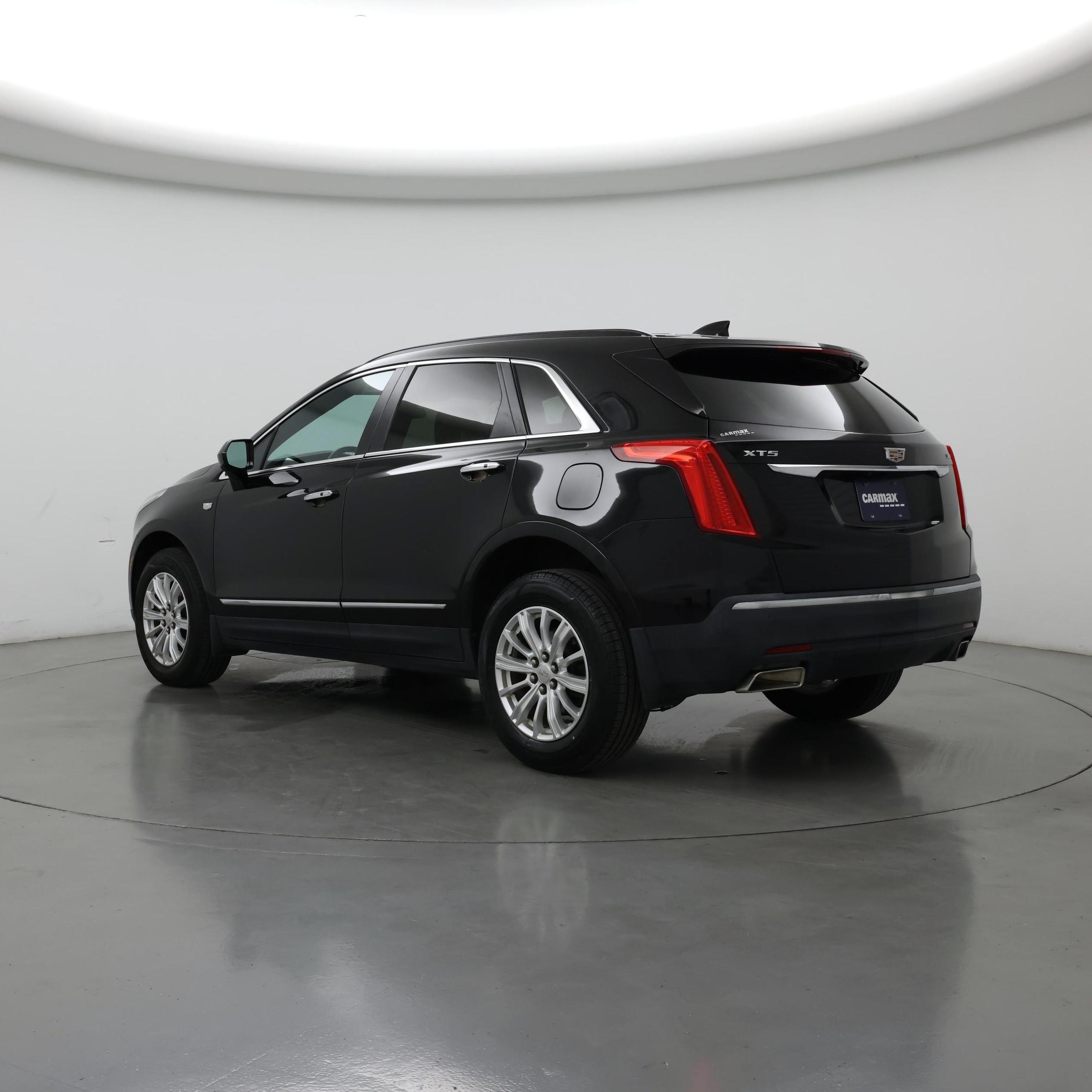 Thumbnail: 2017 Cadillac XT5 - 2