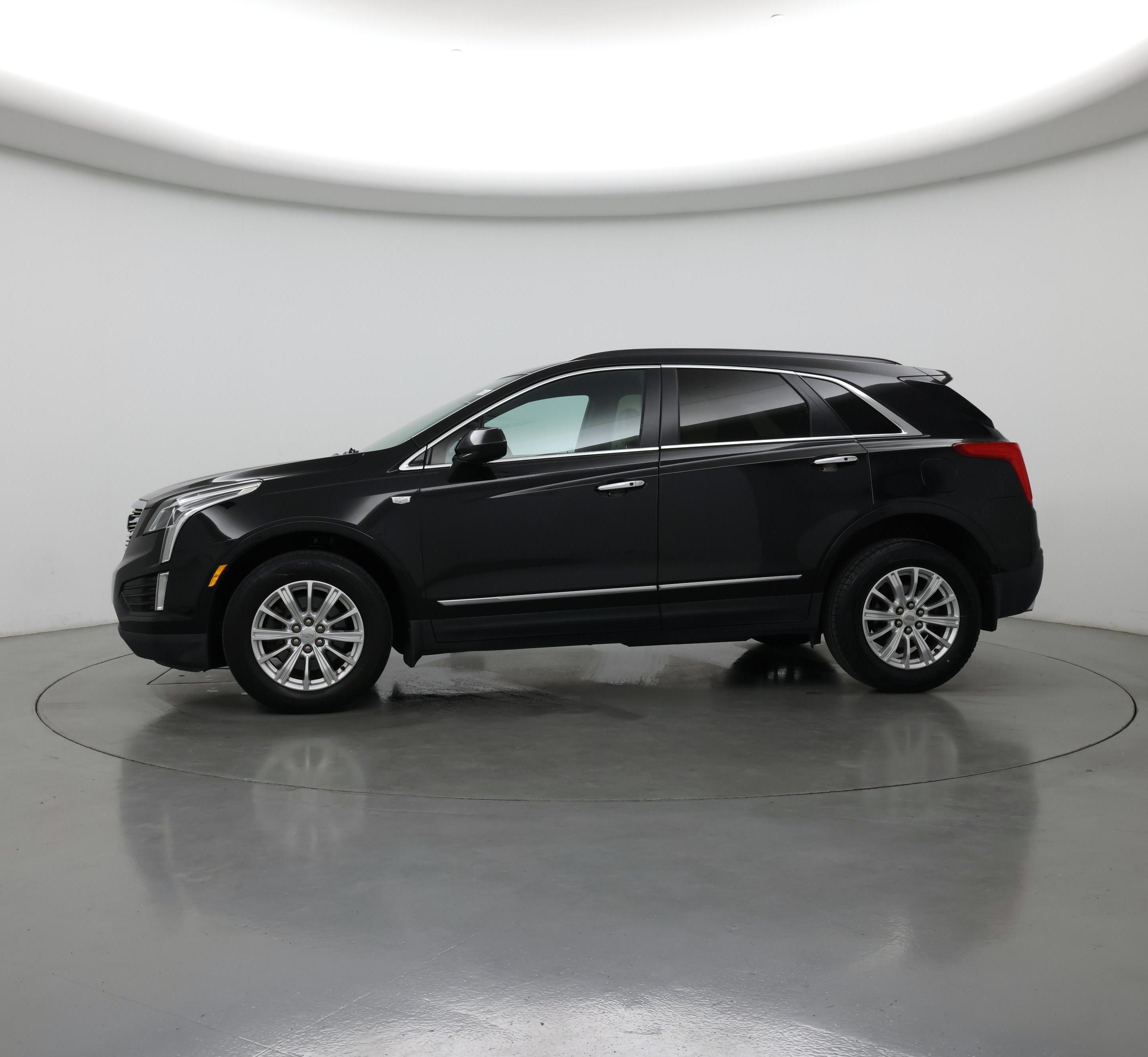 Thumbnail: 2017 Cadillac XT5 - 3