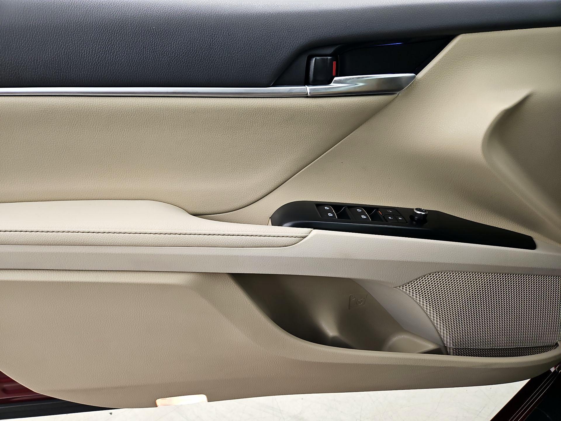 Thumbnail: 2019 Toyota Camry - 12