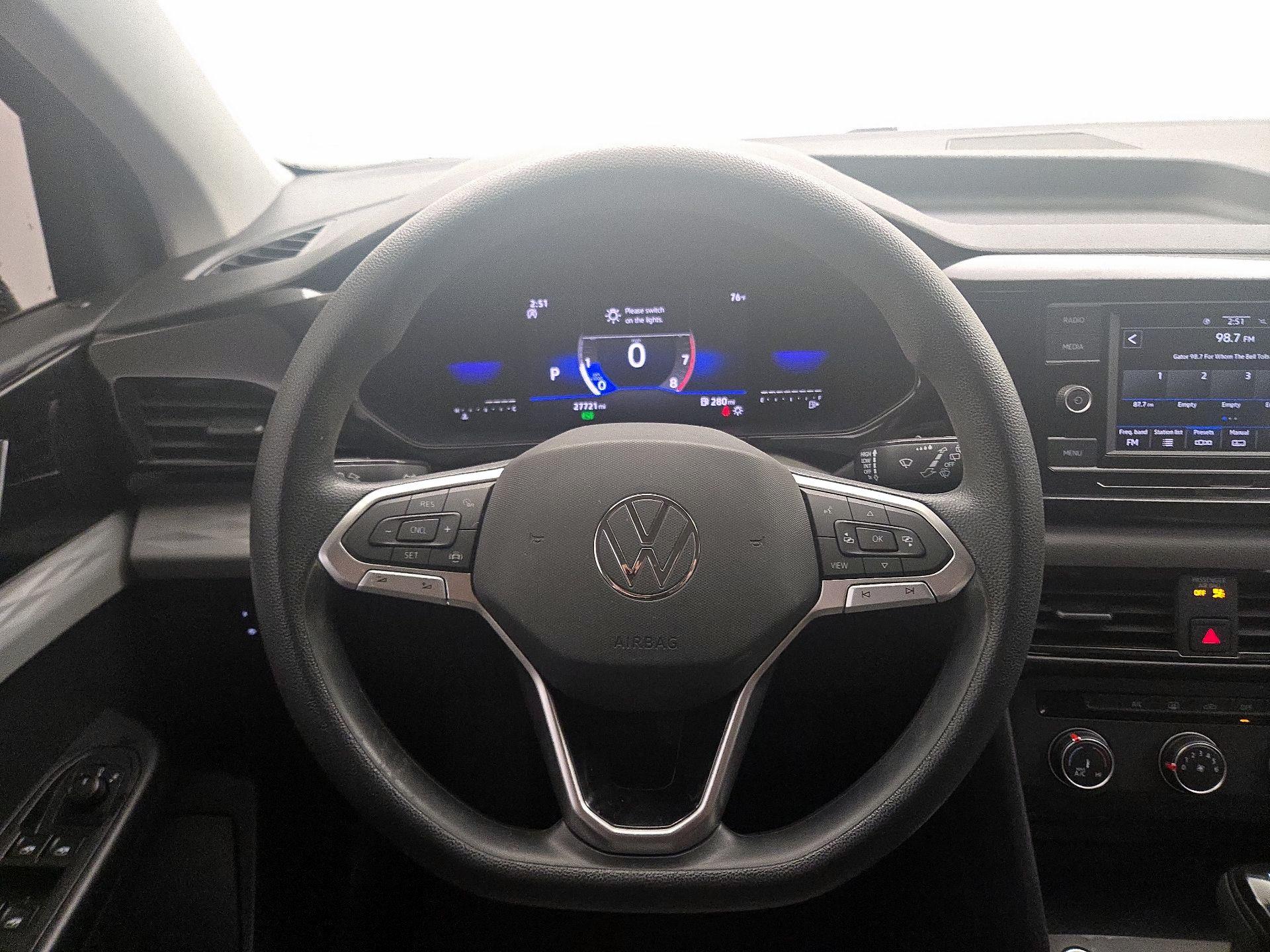 Thumbnail: 2022 Volkswagen Taos - 10