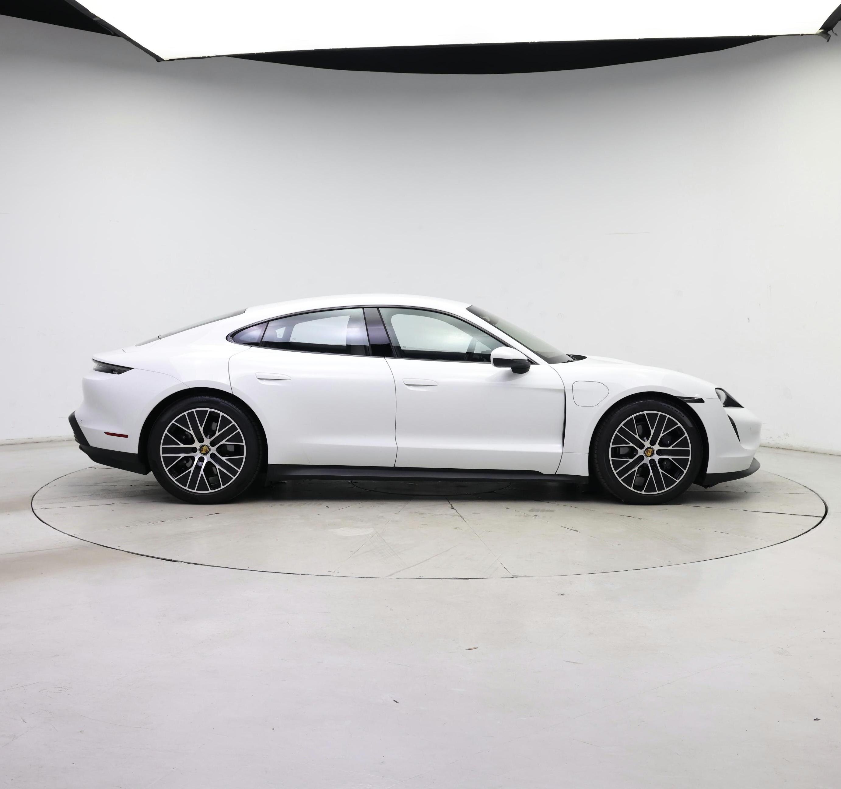Thumbnail: 2022 Porsche Taycan - 7