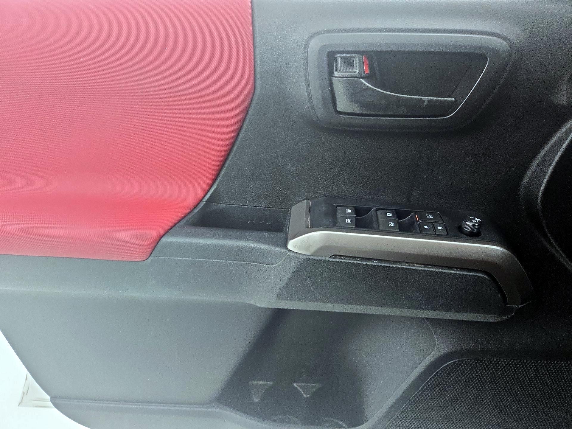 Thumbnail: 2022 Toyota Tacoma - 12
