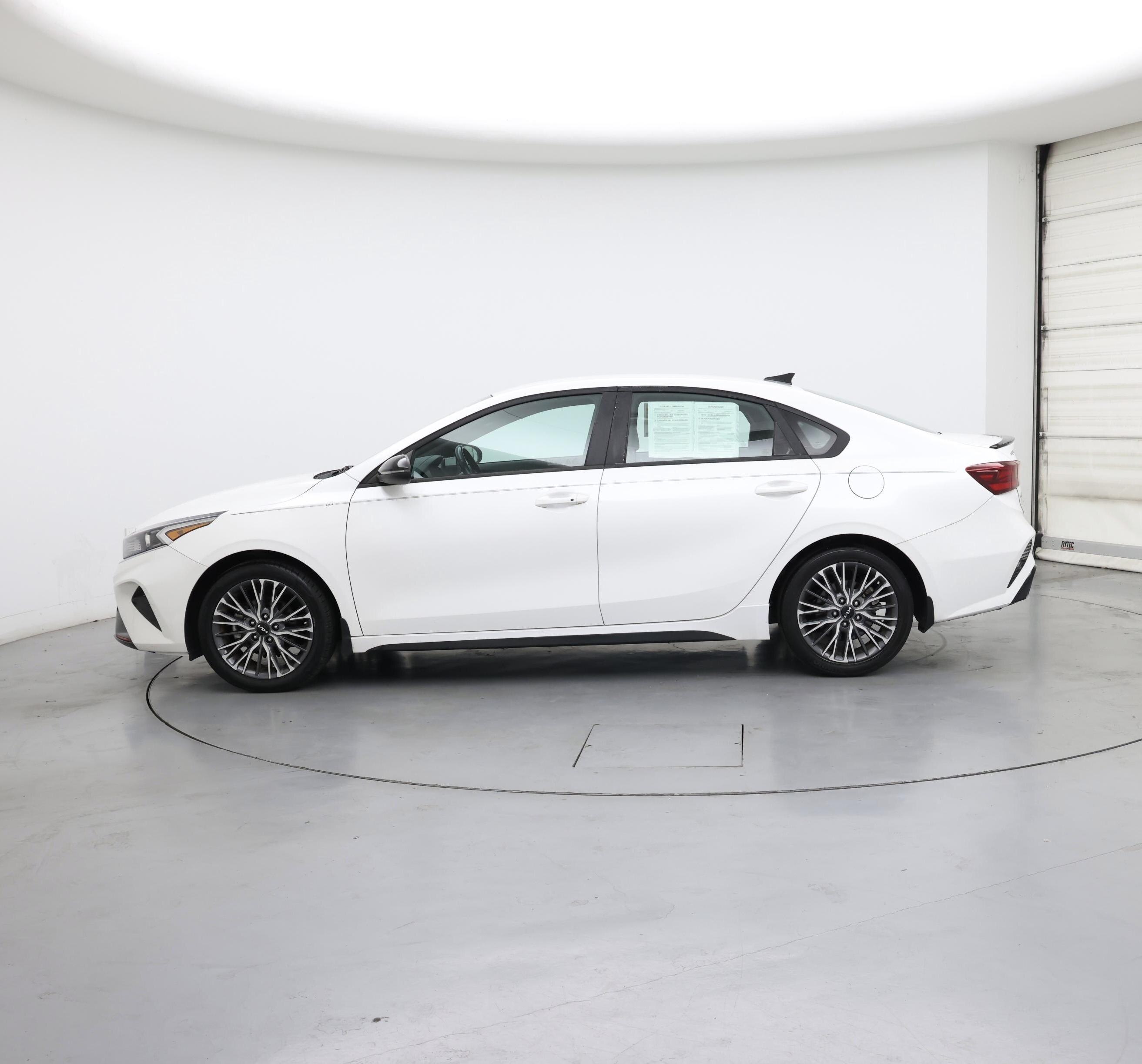 Thumbnail: 2022 Kia Forte - 3