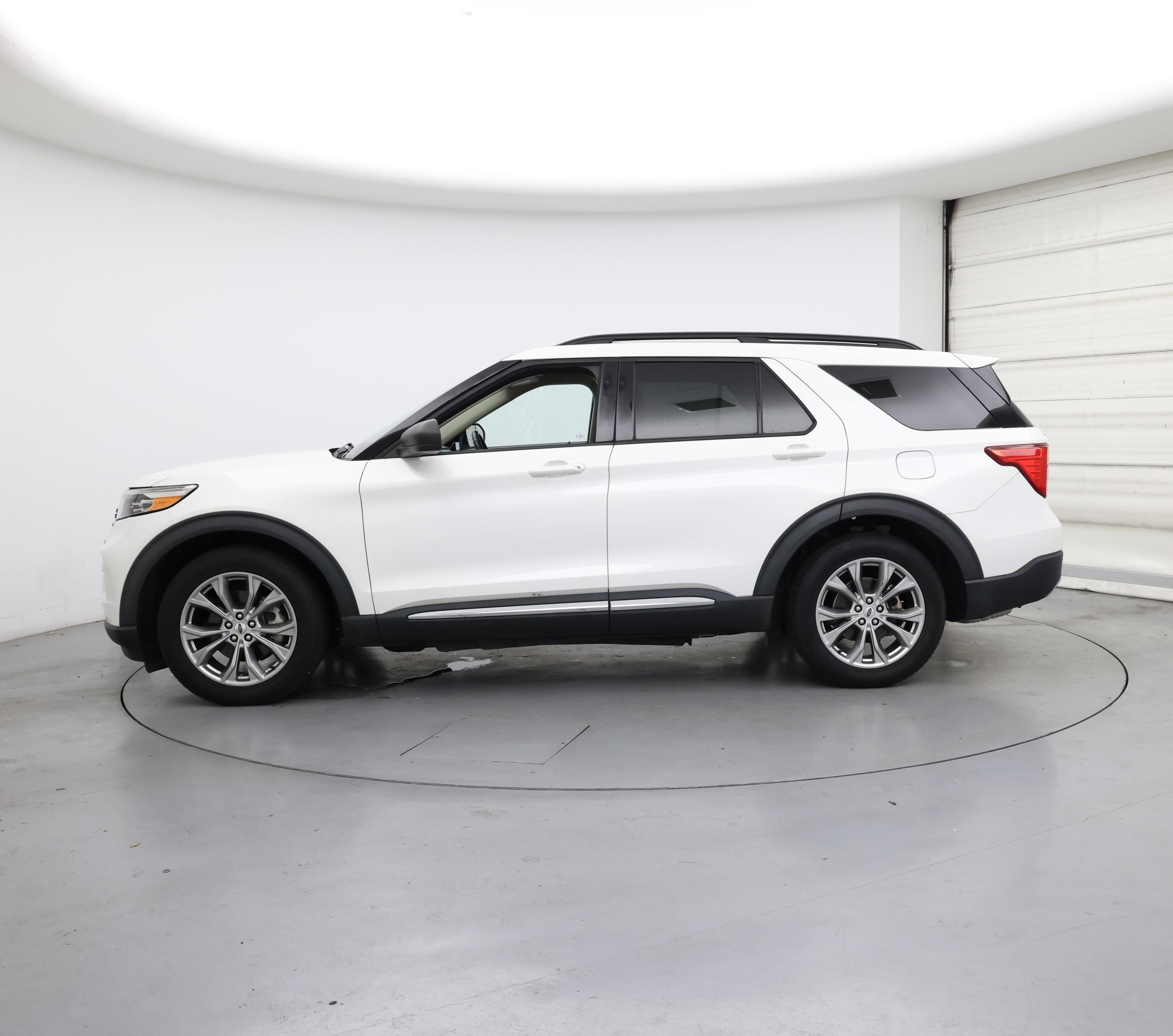 Thumbnail: 2021 Ford Explorer - 3