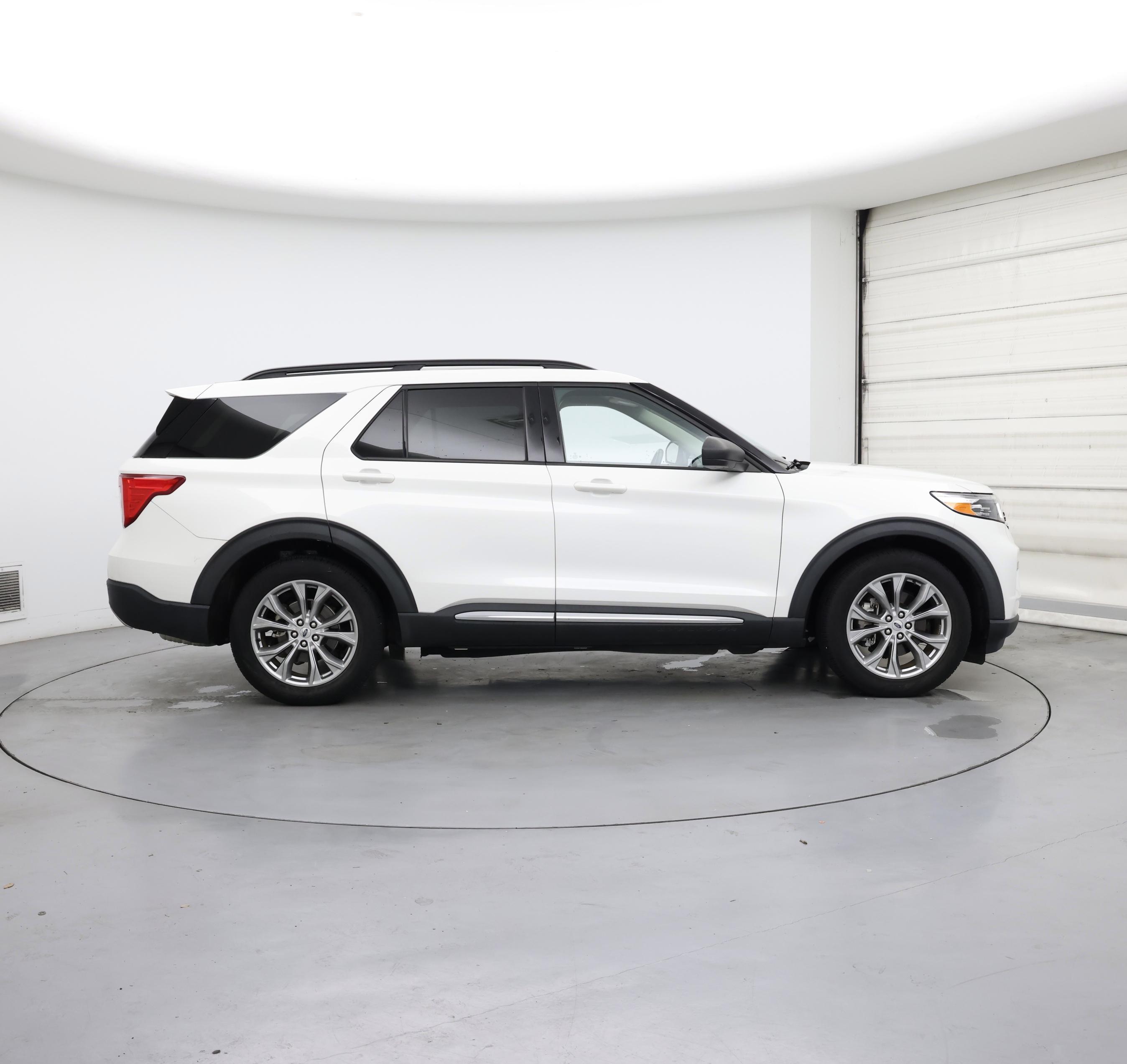 Thumbnail: 2021 Ford Explorer - 7